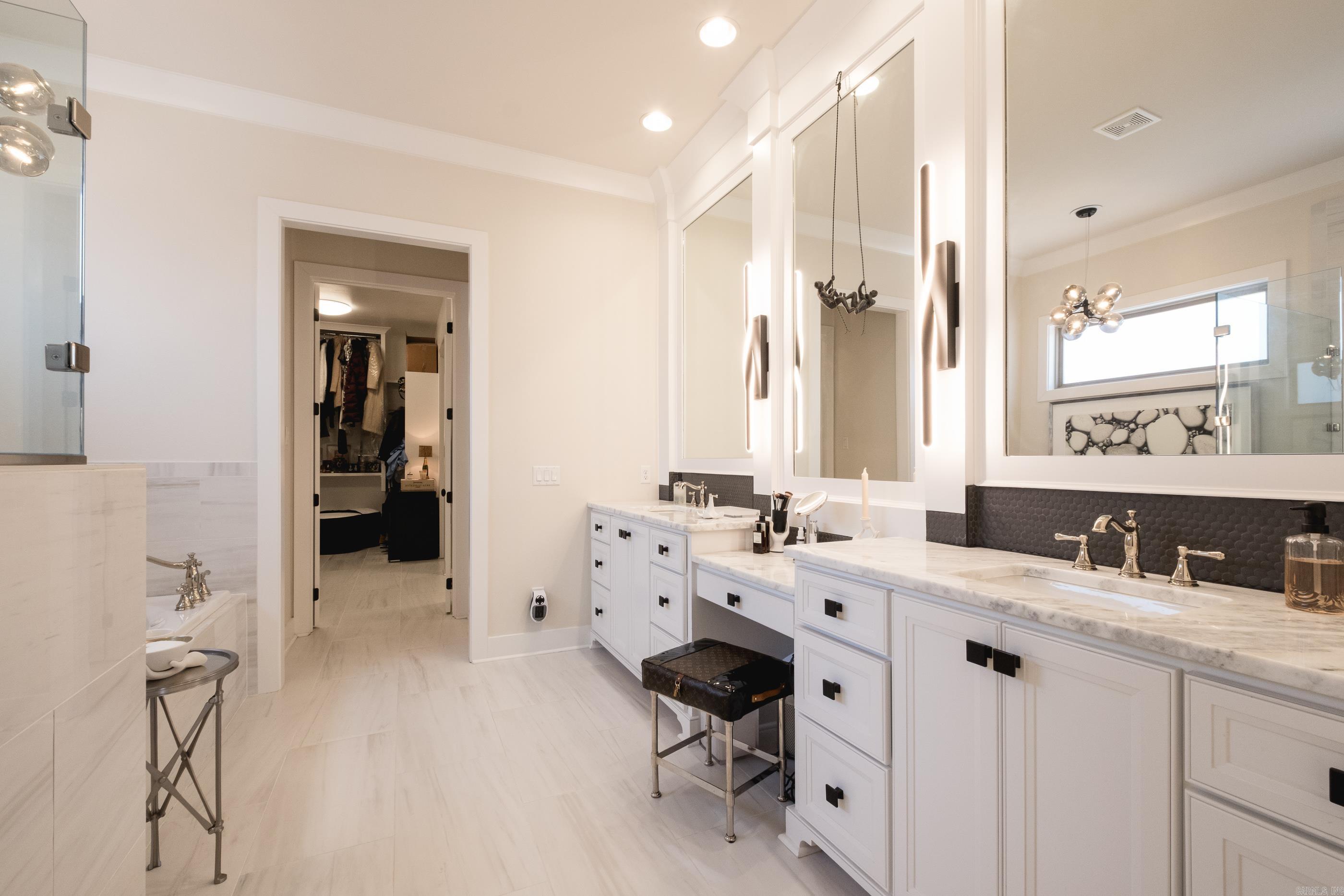 CHENAL VALLEY "ENSBURY PLACE" - Residential