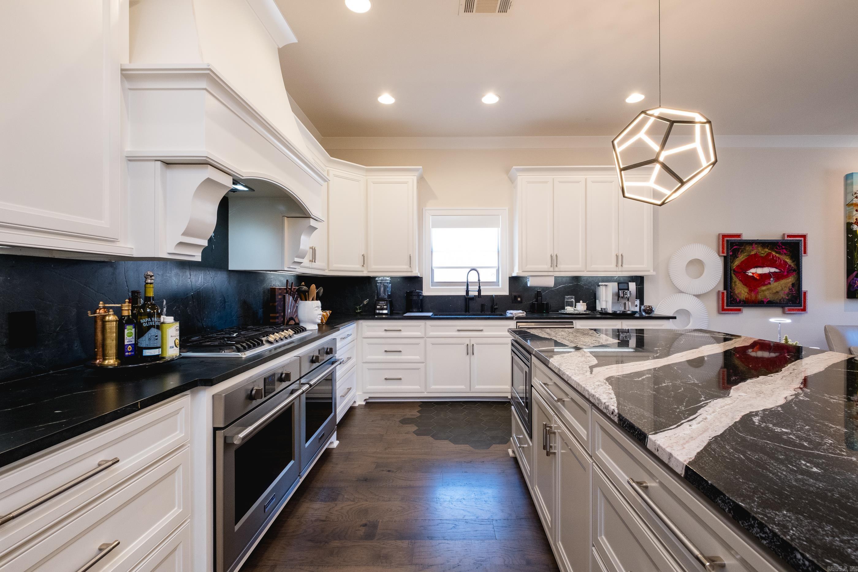 CHENAL VALLEY "ENSBURY PLACE" - Residential