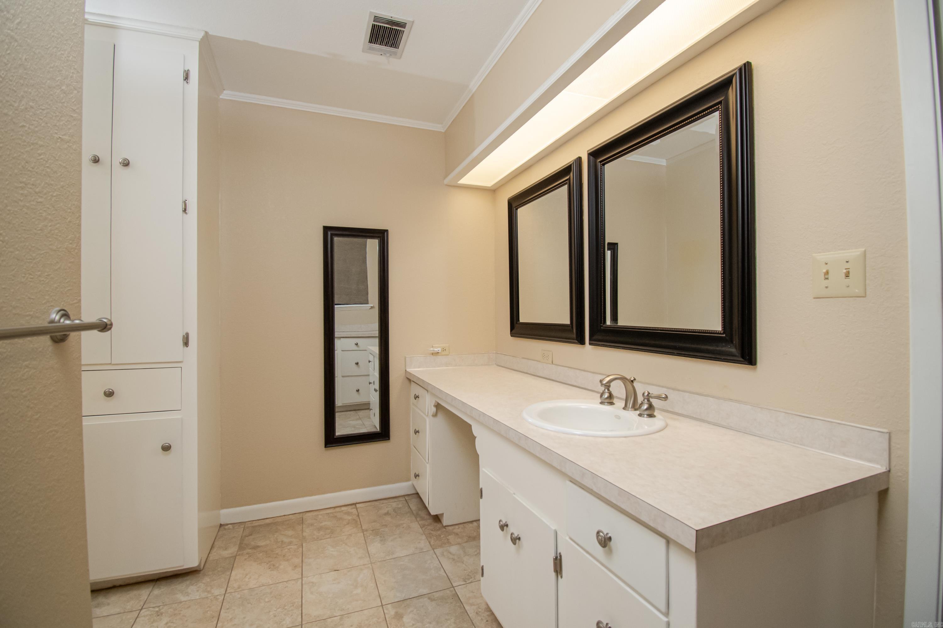 Oak Manor - Residential