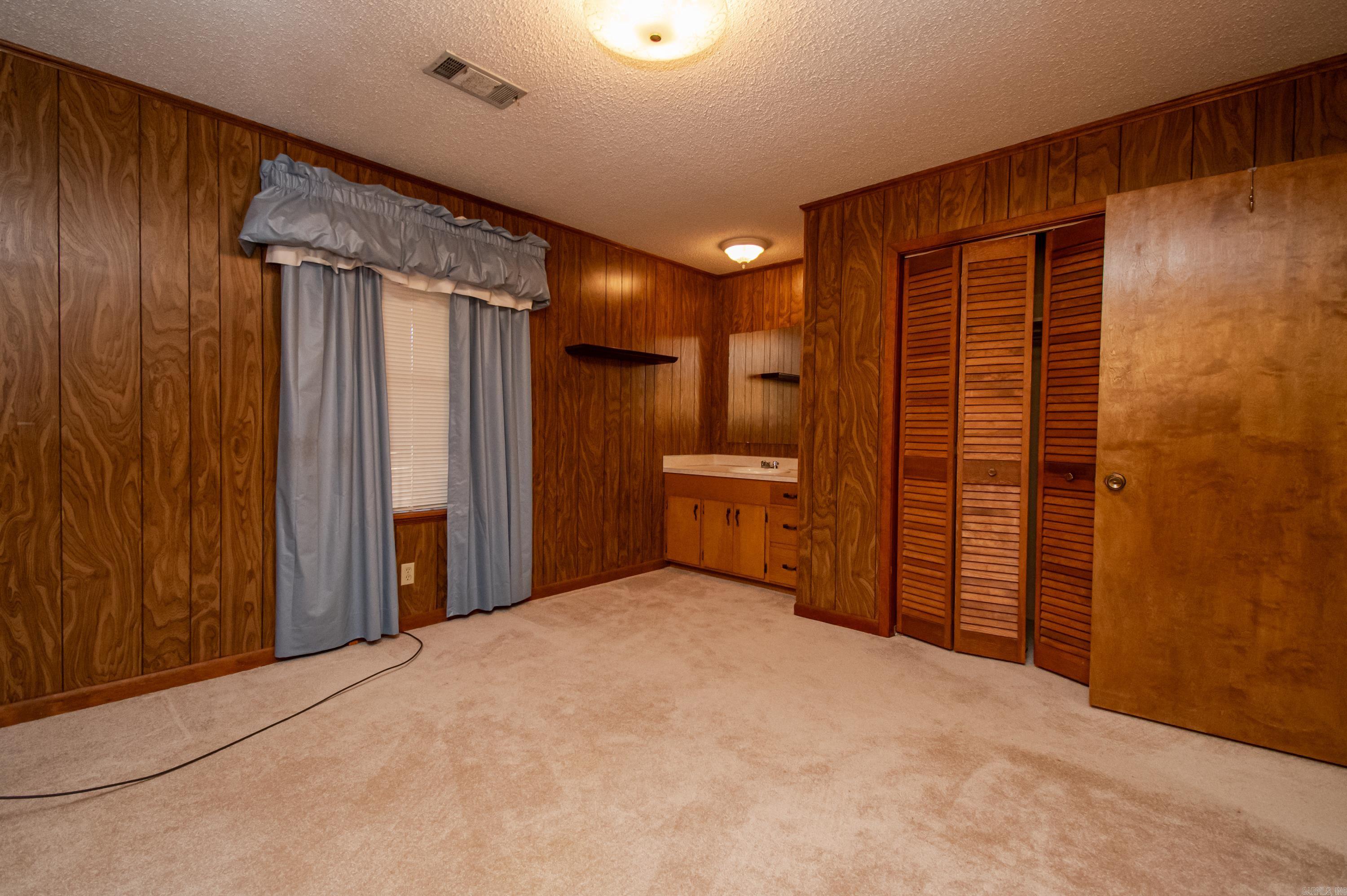 Oak Manor - Residential