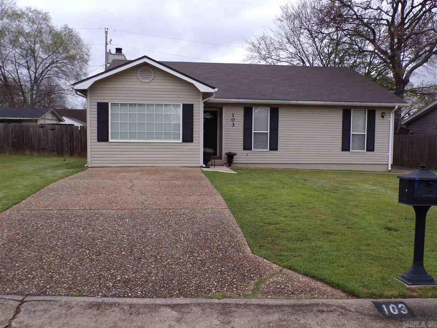 BEAUTIFULLY UPDATED – READY FOR YOU TO MOVE RIGHT IN! YOU MUST SEE THIS AMAZING LG. GREAT RM/DINING RM (41X11) W/FIREPLACE WHICH IS OPEN TO THE KIT -GREAT FOR ENTERTAINING! UPDATES INCL: ROOF (1 YR), NEW PAINT, CARPET & LAMINATE, NEW CABINETS, COUNTER TOPS, BACK SPLASH & FIXTURES. LARGE LAUNDRY RM/PANTRY. 12X20 STG BLDG W/ELEC & DBL DOORS.