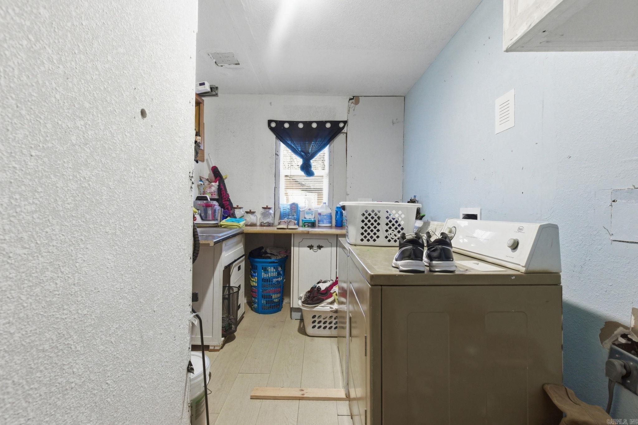 DOWDY & TERRY - Residential