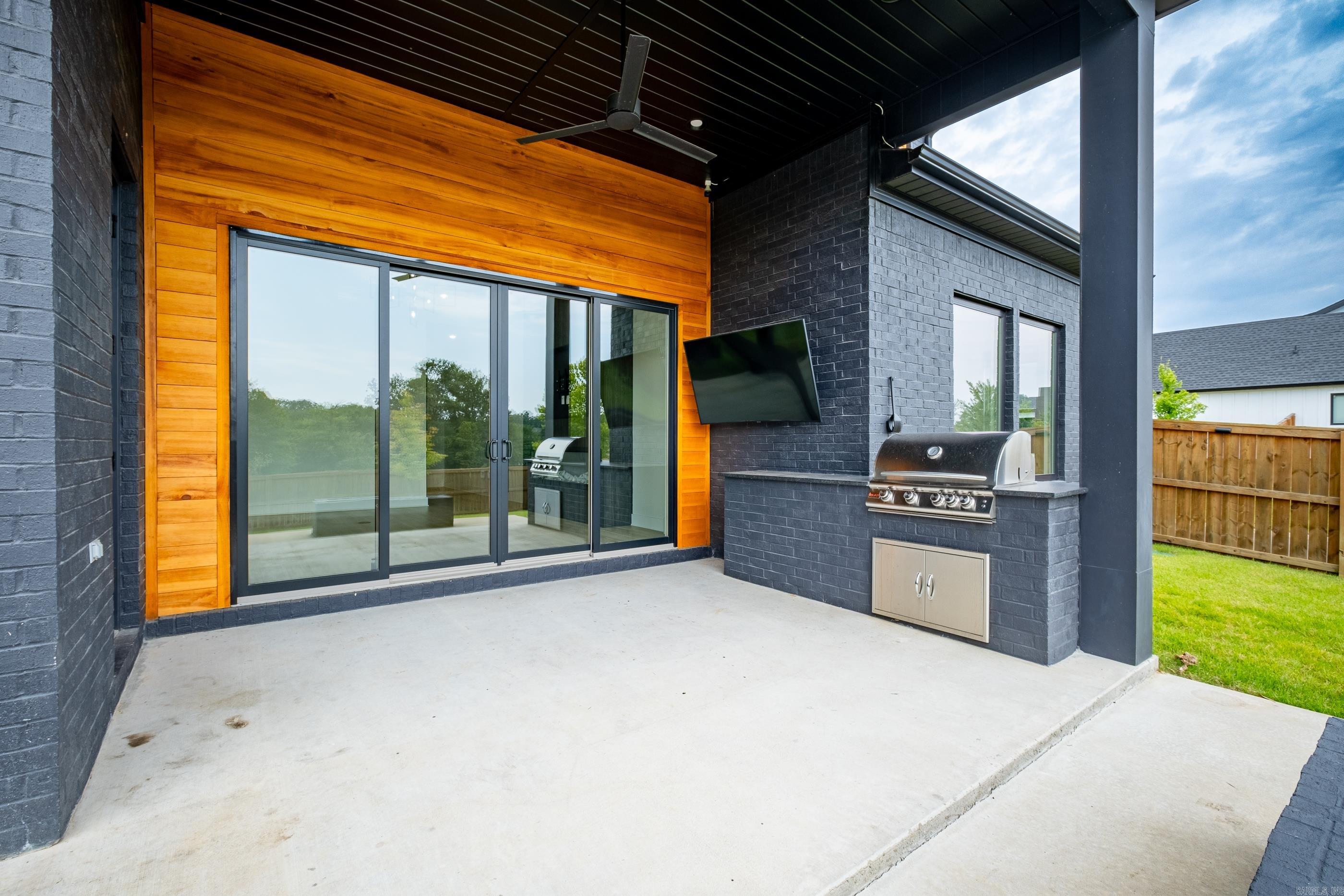 THE WOODS OF HURRICANE LAKE ESTA - Residential