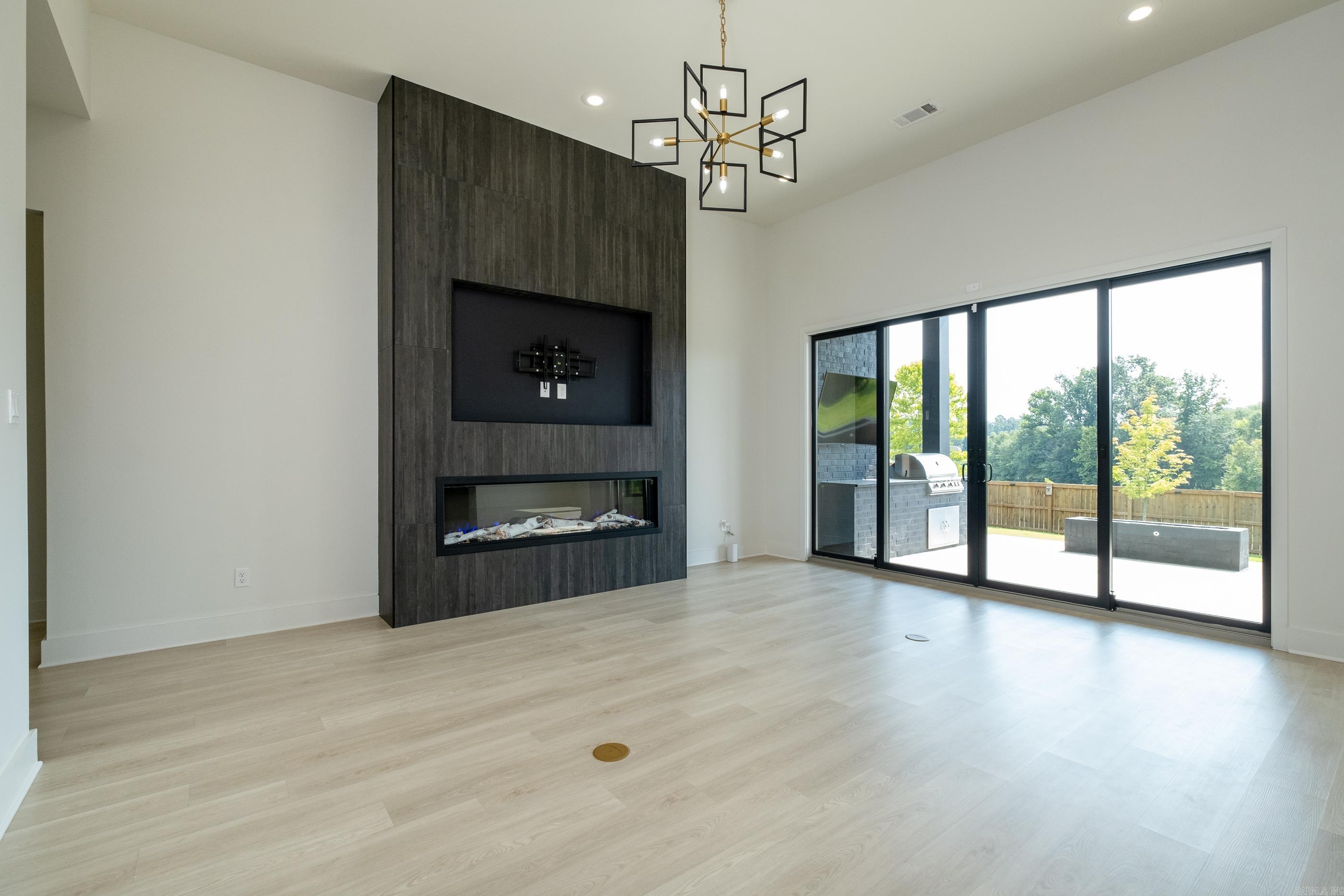 THE WOODS OF HURRICANE LAKE ESTA - Residential