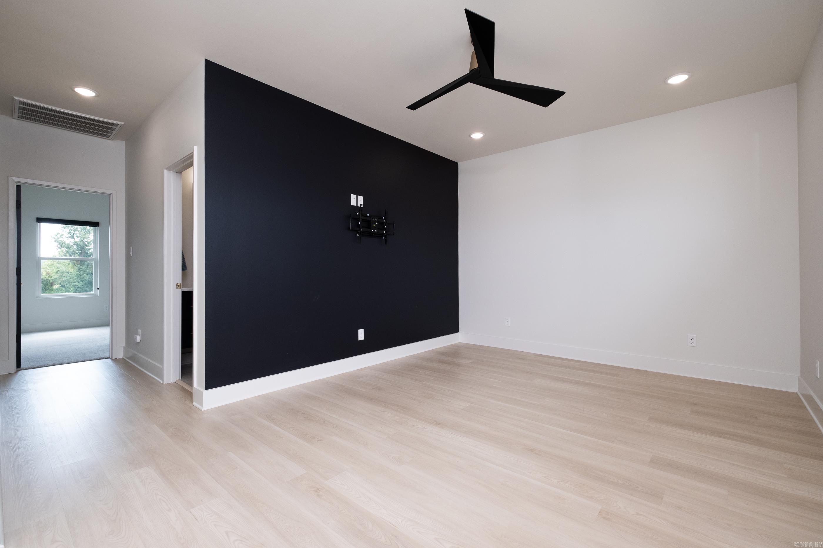 THE WOODS OF HURRICANE LAKE ESTA - Residential