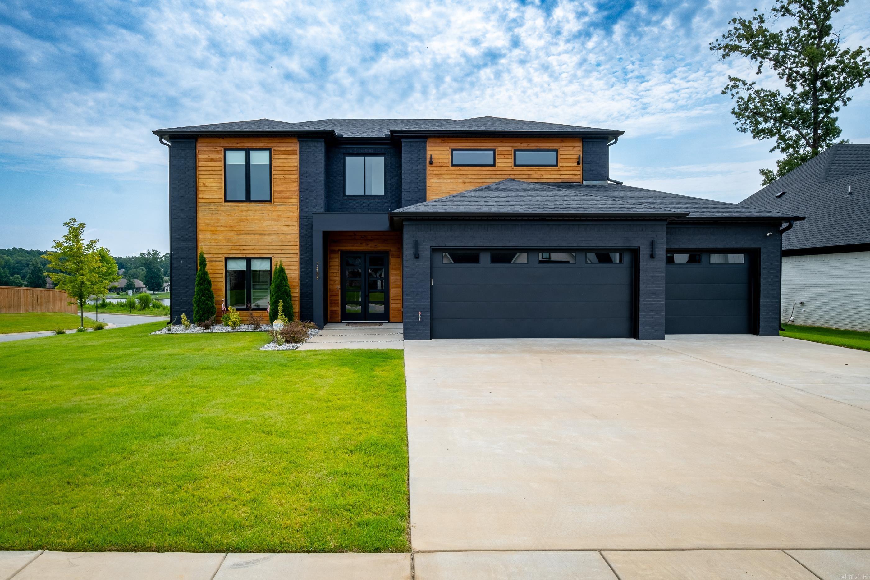 THE WOODS OF HURRICANE LAKE ESTA - Residential