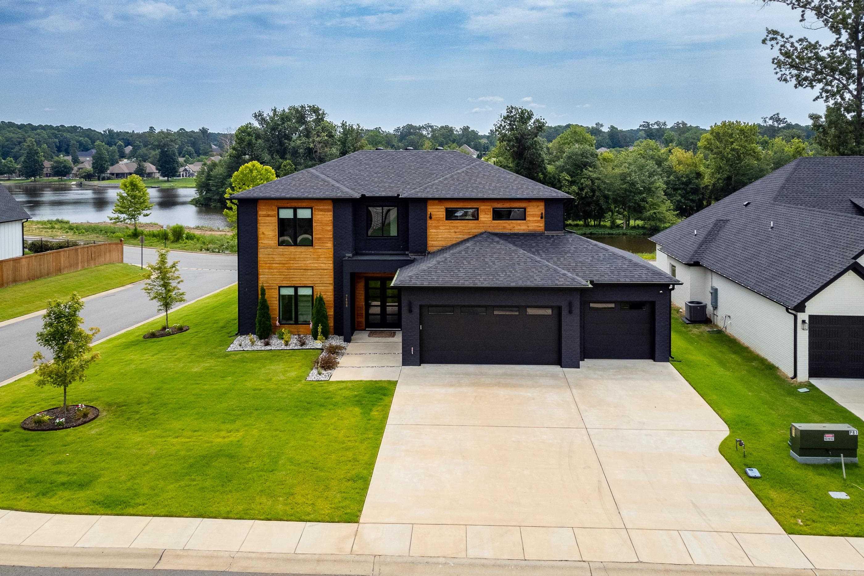 THE WOODS OF HURRICANE LAKE ESTA - Residential