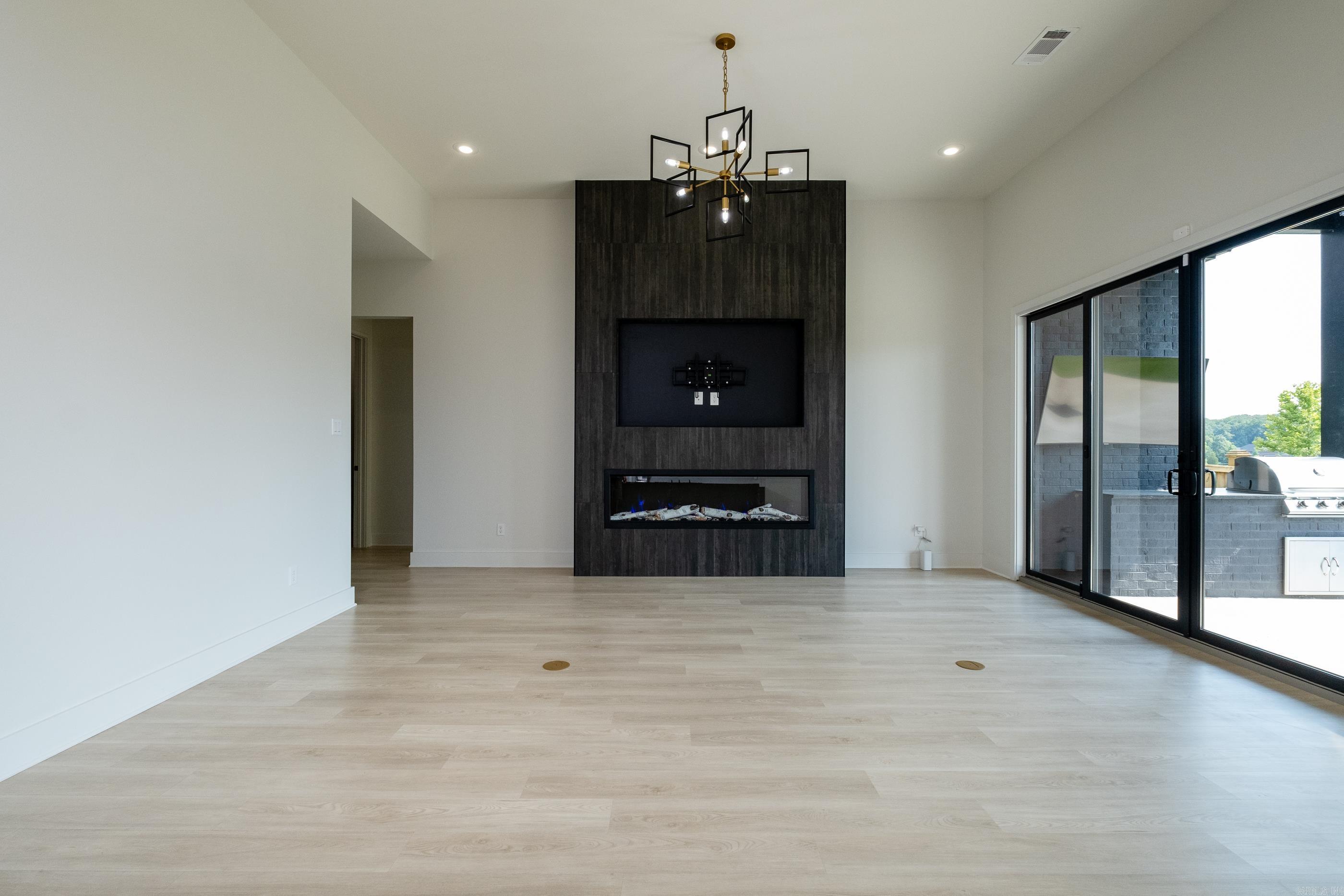 THE WOODS OF HURRICANE LAKE ESTA - Residential