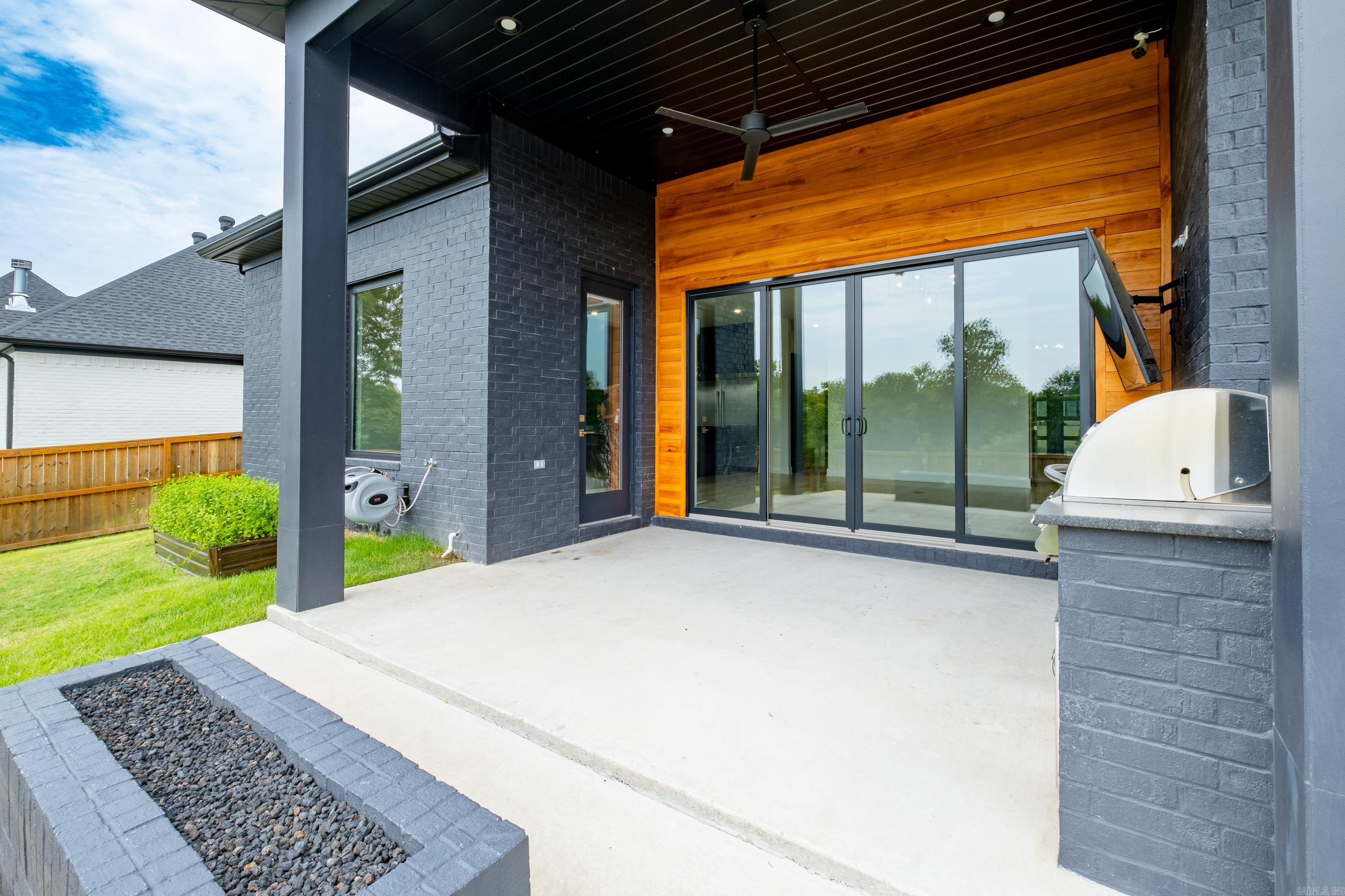 THE WOODS OF HURRICANE LAKE ESTA - Residential