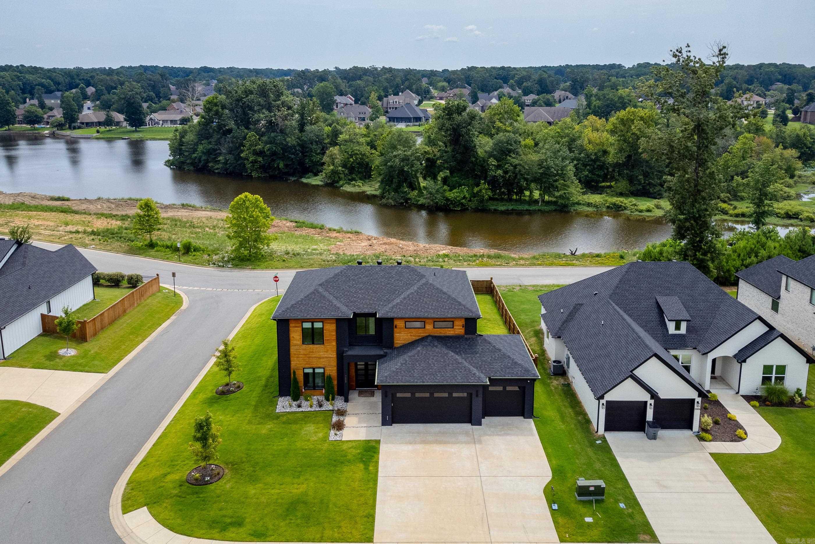 THE WOODS OF HURRICANE LAKE ESTA - Residential