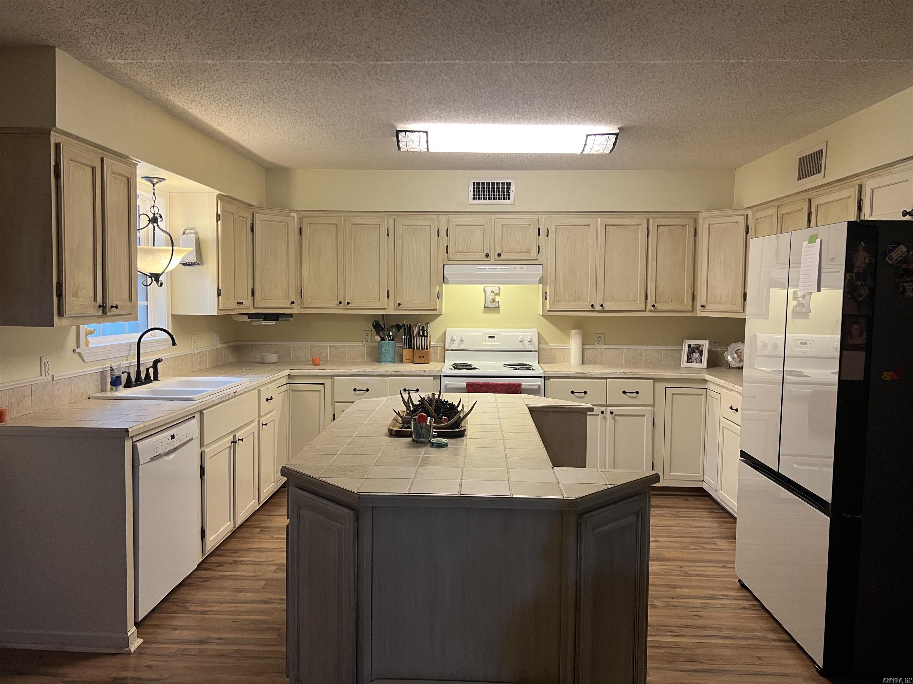 DOGWOOD HILLS - Residential