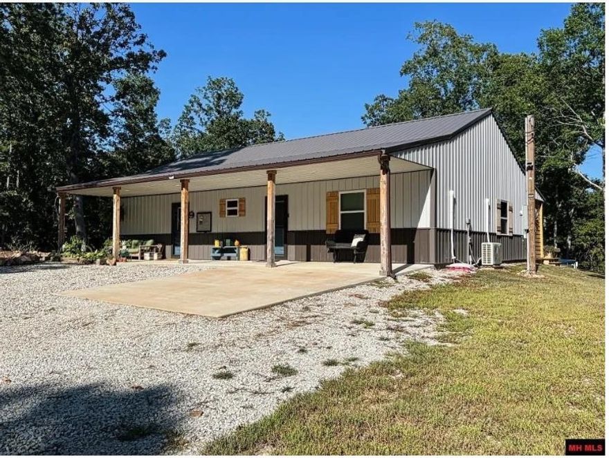 2 Bedroom 2 Bath home on 6.29 acres in Melbourne!