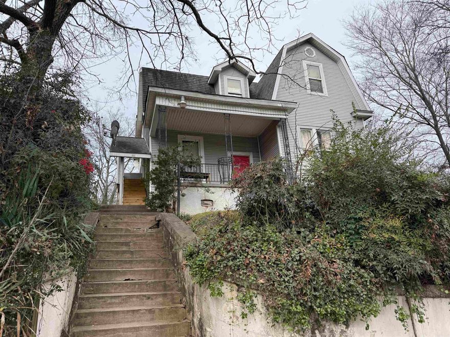 5-plex in the heart of Capitol View near Hillcrest! Close to some of the best shopping & dining in Little Rock! GREAT street! So much potential here. 5 efficiency style units with off-street parking in back. Two of the units are currently leased. Electricity is metered separately. Owner pays electric, gas and trash service. Buyers to verify lot size using their own measurements. No seller property disclosure.