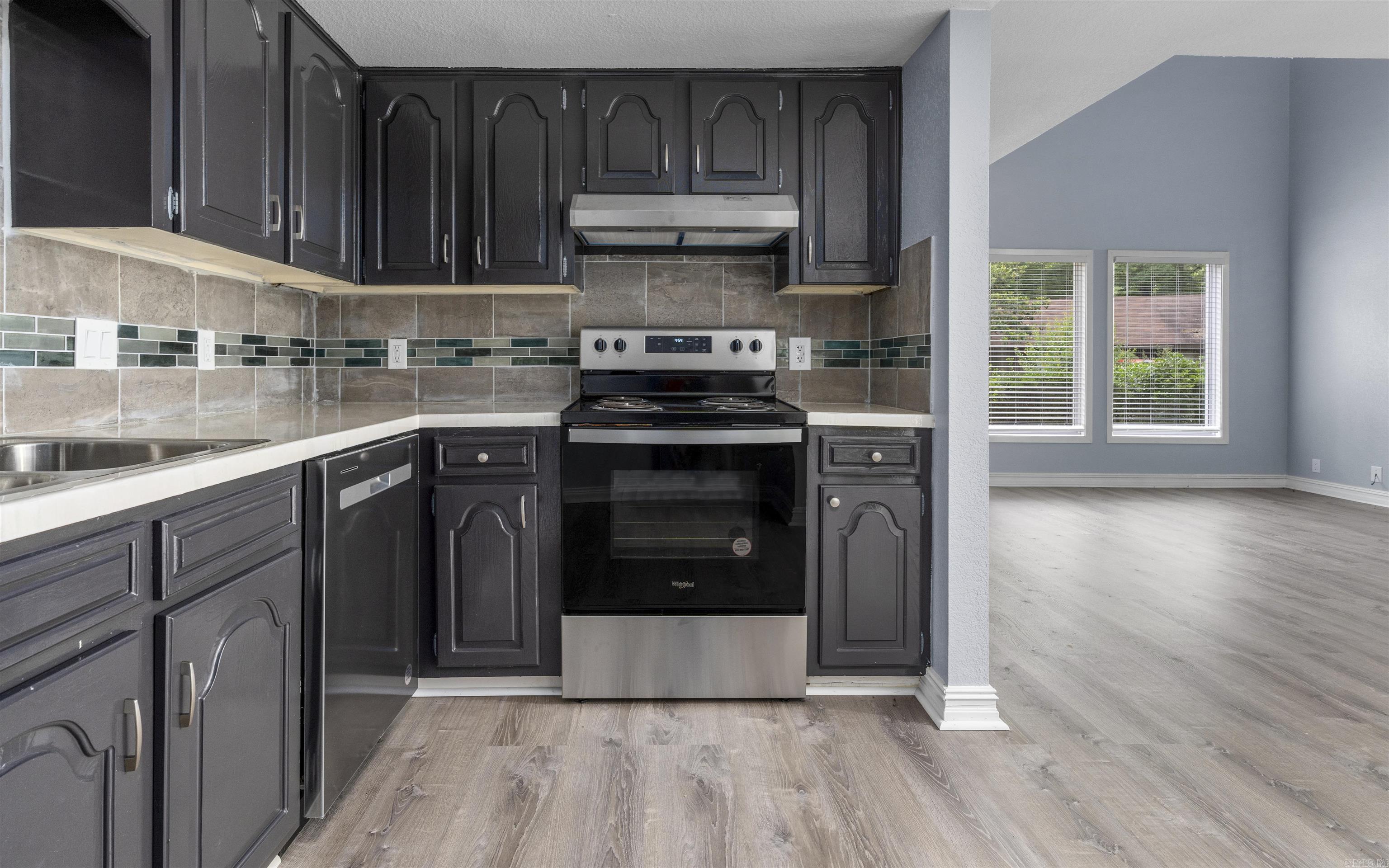 VALENCIA COURTS - Residential