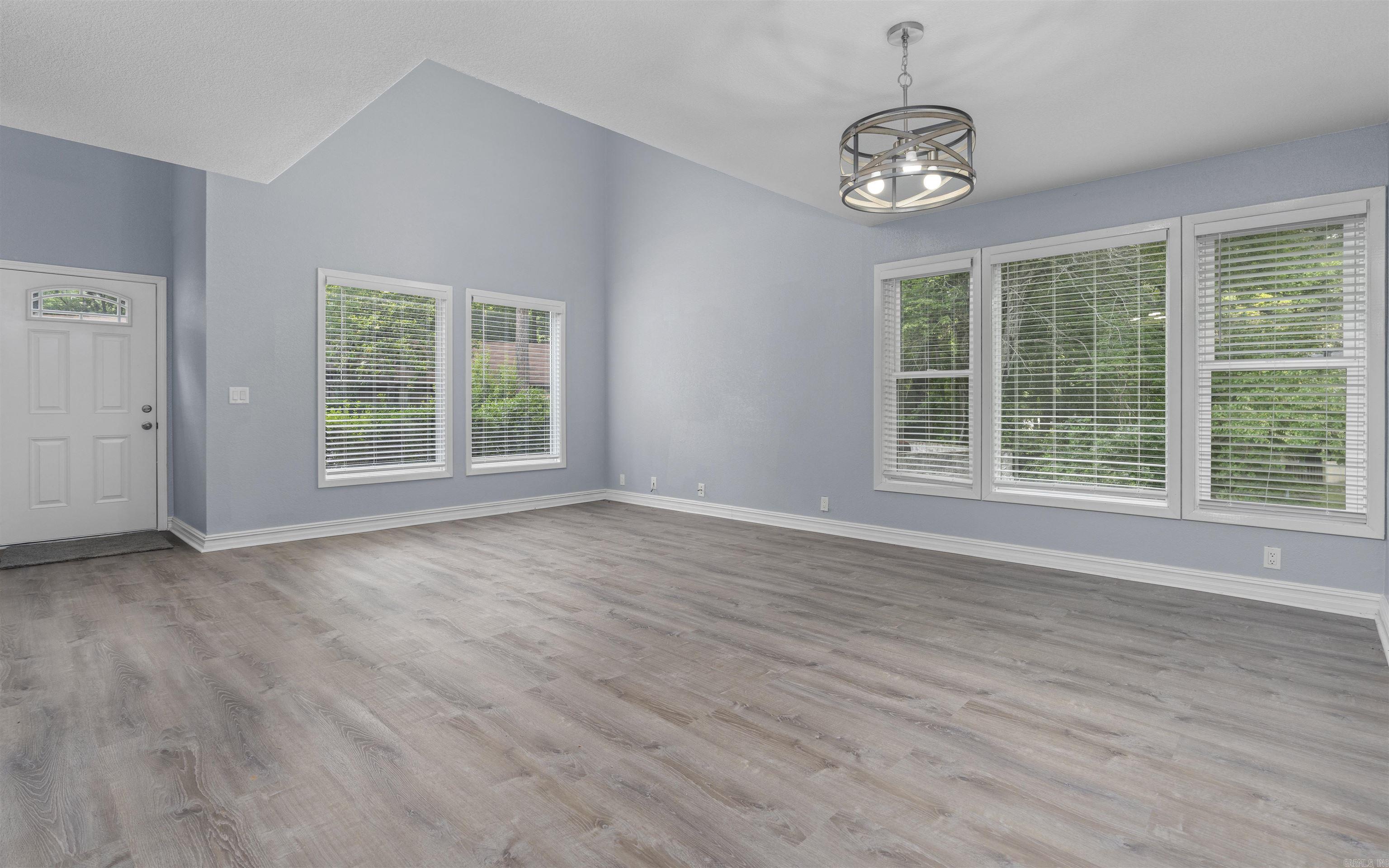 VALENCIA COURTS - Residential