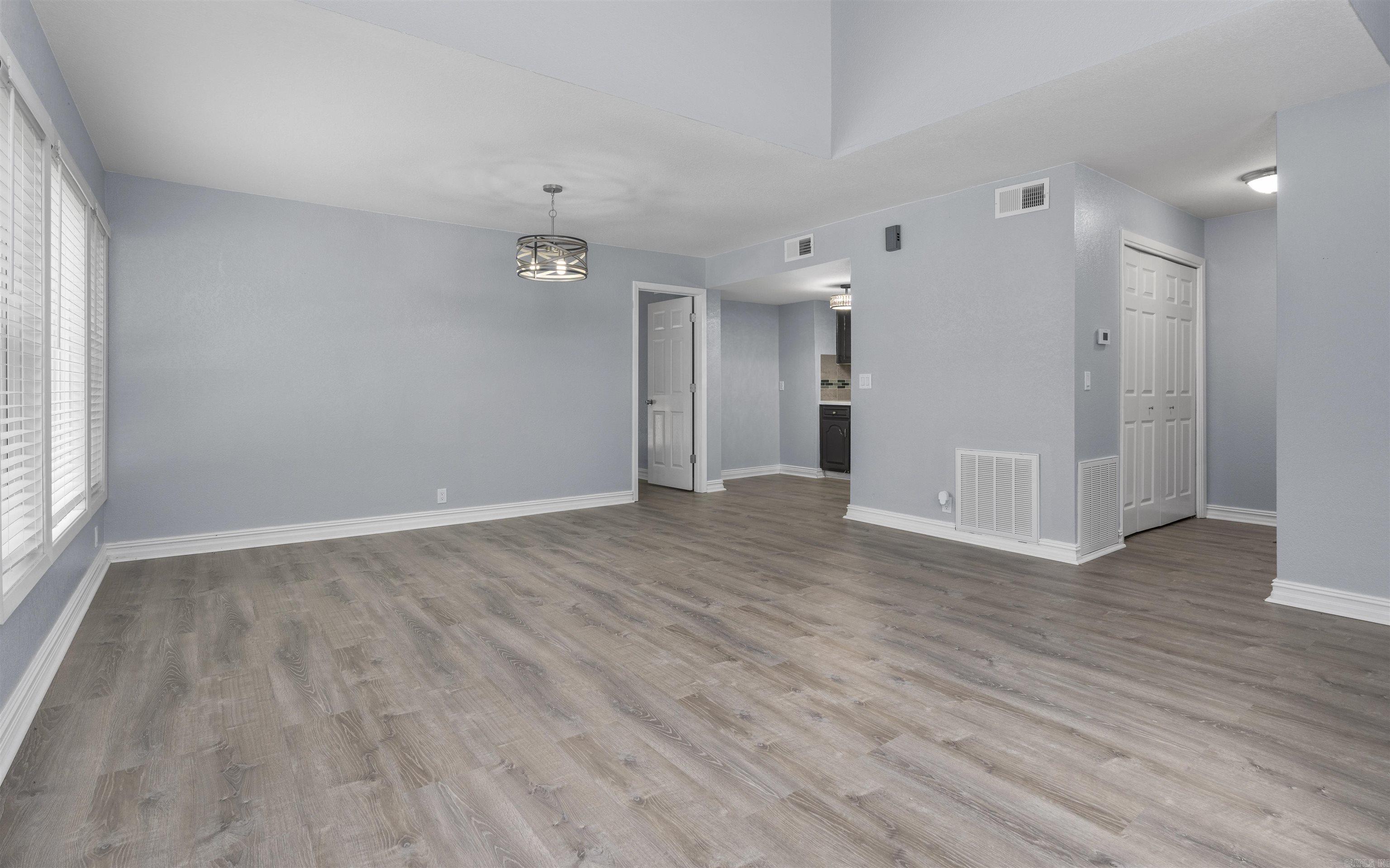 VALENCIA COURTS - Residential