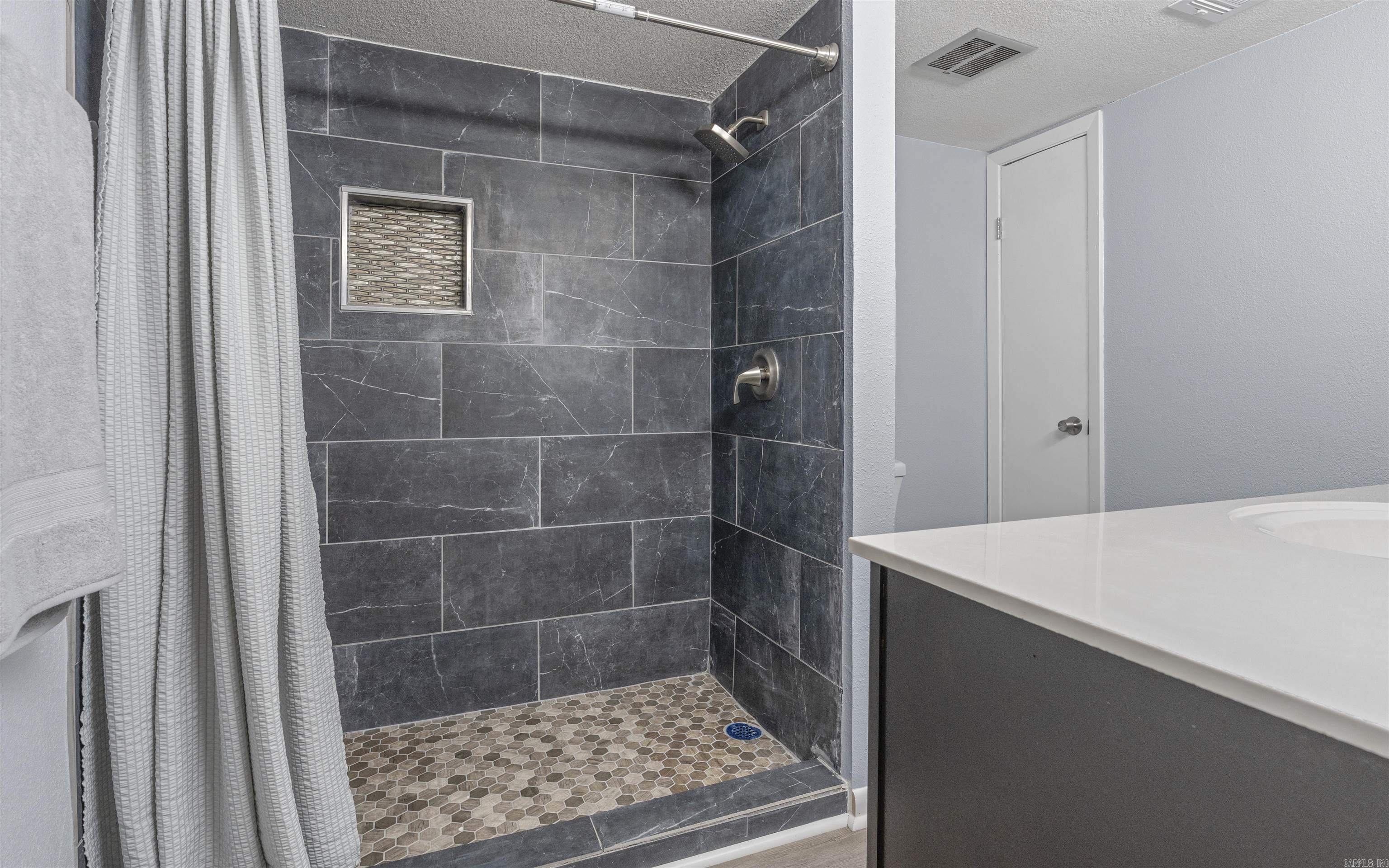 VALENCIA COURTS - Residential