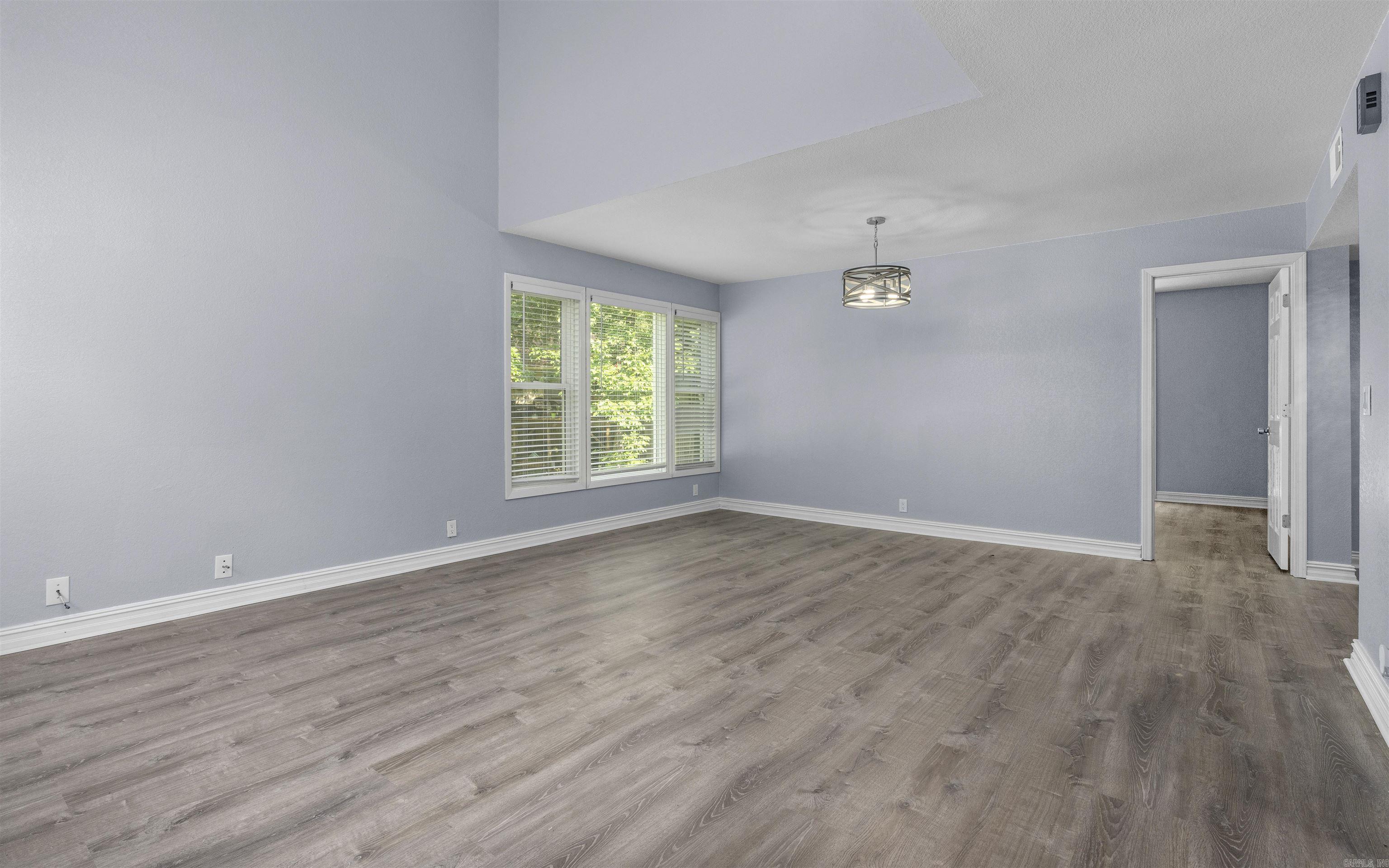 VALENCIA COURTS - Residential