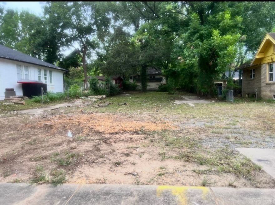 Vacant residential lot on the south side of the Historic Little Rock Central High School.  This lot, which was previously the site of a duplex, is ready for new construction!