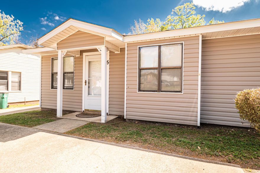 Great opportunity to own a 6-unit duplex property at 811 W. Oak! This offering includes six 2-bedroom, 1-bath units, providing strong and consistent rental appeal.  Each unit features a functional layout with comfortable living space, making it ideal for long-term tenants. With multiple units all in one location, this property is perfect for investors seeking steady cash flow and portfolio growth.  Whether you’re adding to your existing investments or just getting started in multi-family real estate, this property offers solid income potential and long-term value.