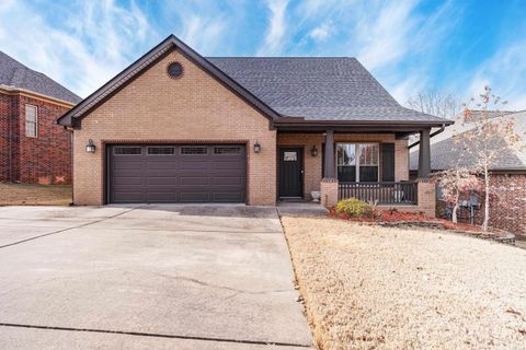 Photo of 7413 Peach Blossom Avenue, Benton, AR 72019 (MLS # 25049616)