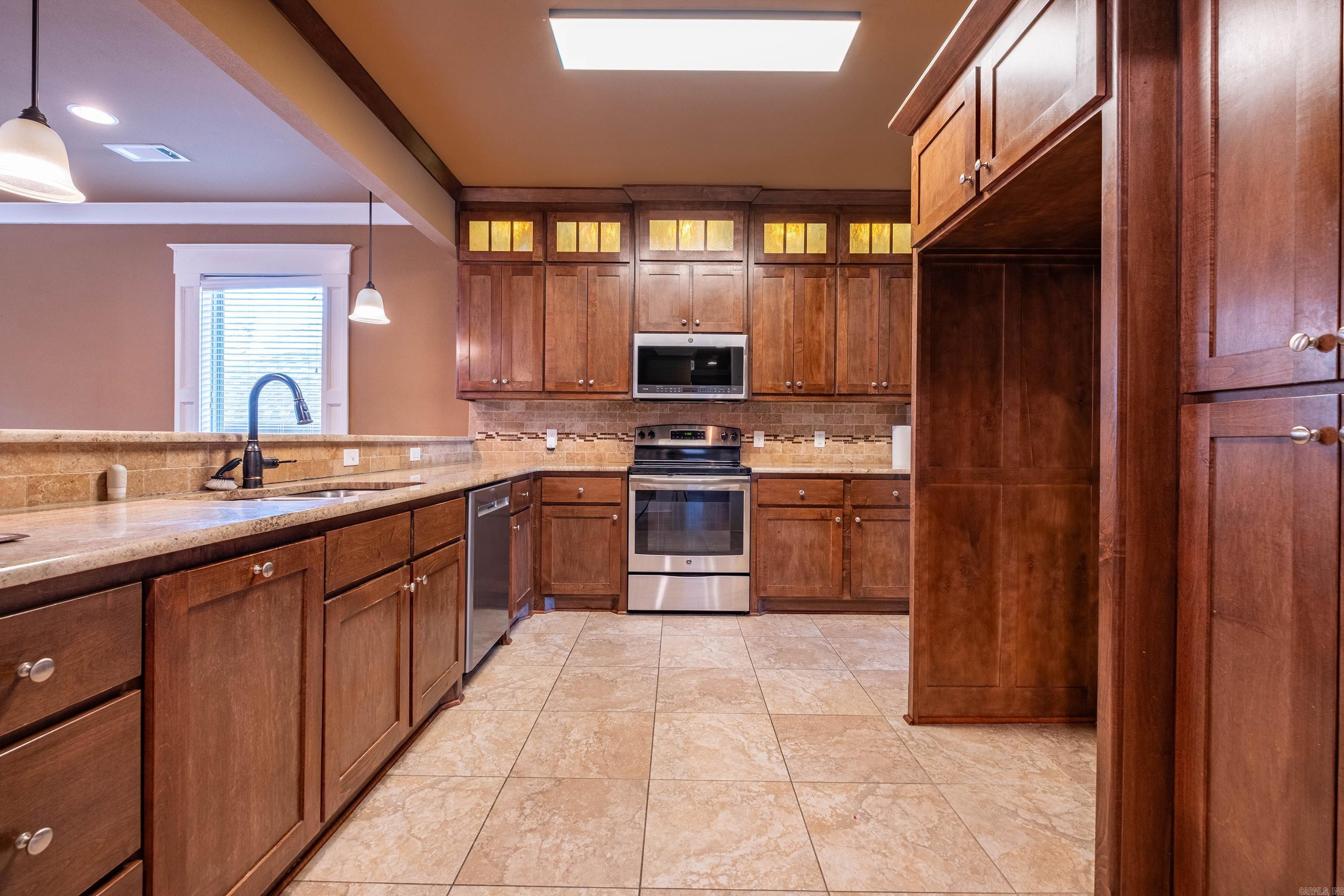 HURRICANE LAKE EST - Residential