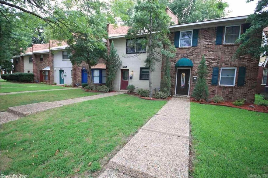 This spacious 2 bed 2 bath townhome is perfectly located in the heart of the Argenta. With almost 1400 sq ft, the rooms are extra large for downtown! Granite in kitchen. Centrally located between Dickey Stephens Park, the business district and downtown area! Walk to your favorite restaurant, coffee shop, or brewery. Work in LR? Take the trolley. You will enjoy quick commutes and plentiful surrounding entertainment! Call today for a private showing. Welcome home! Apply at https://home.cozy.co/apply/#!/649104