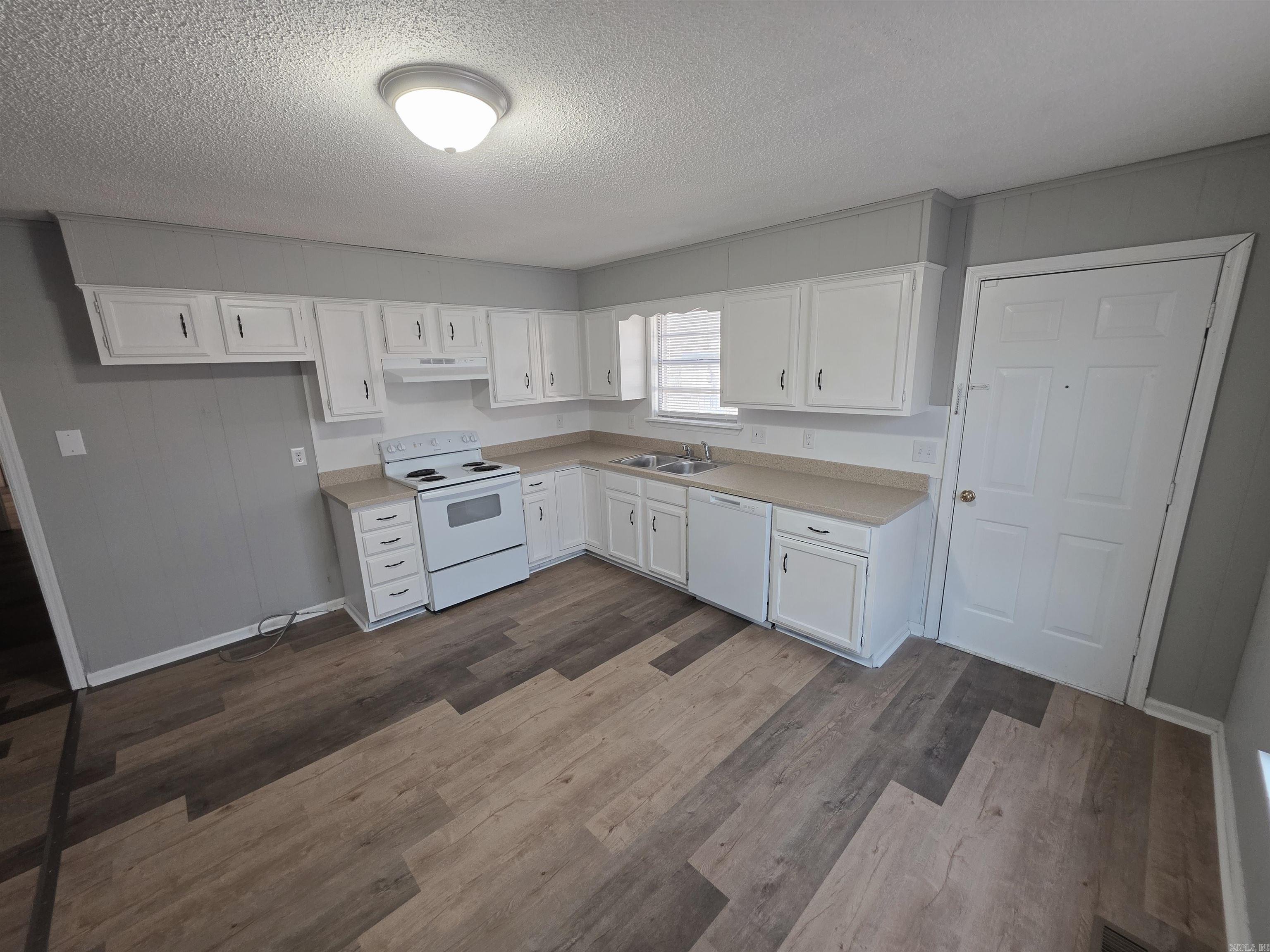 Royal Manor - Residential Lease