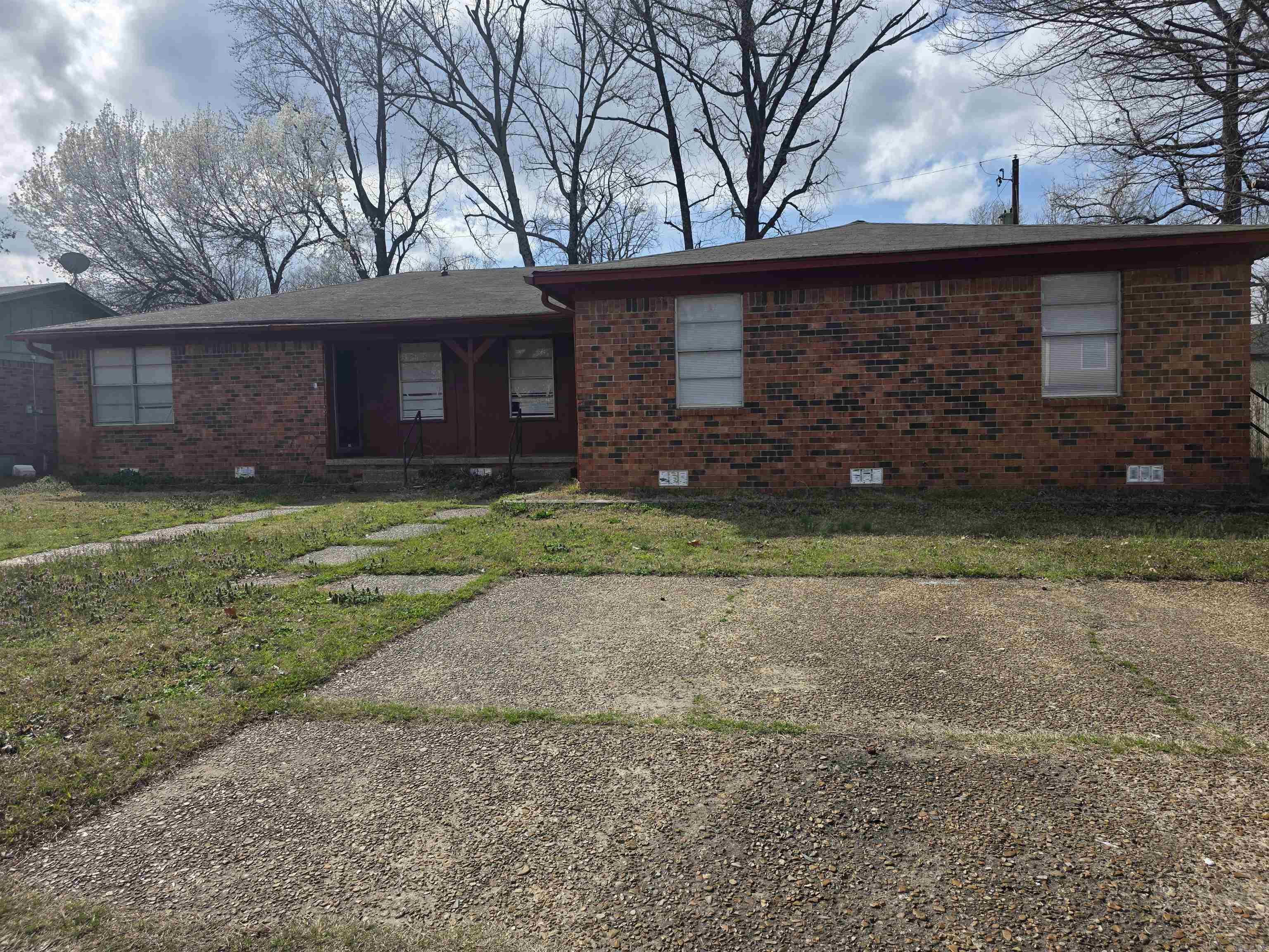 Royal Manor - Residential Lease