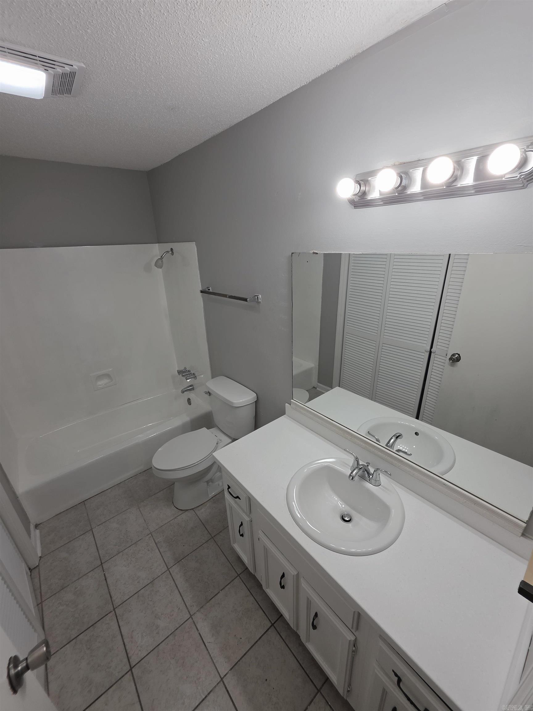 Royal Manor - Residential Lease