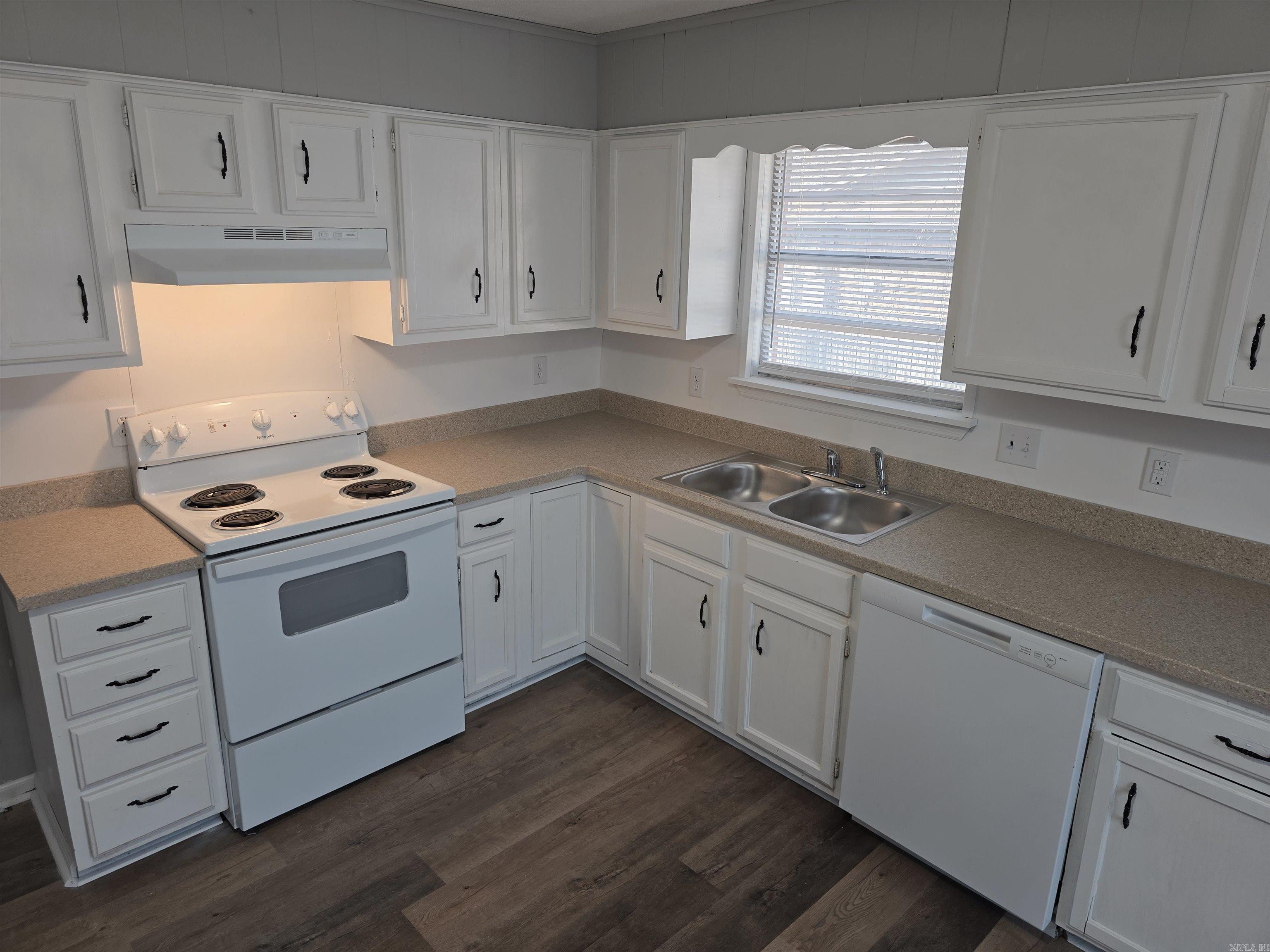 Royal Manor - Residential Lease