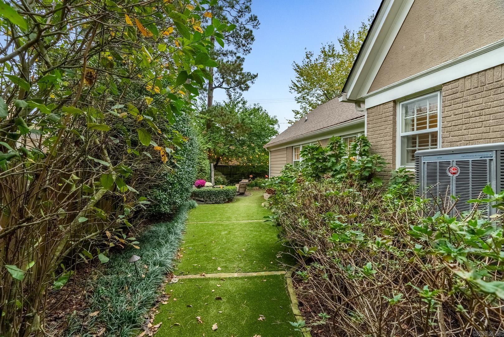 SHADOWLAWN - Residential