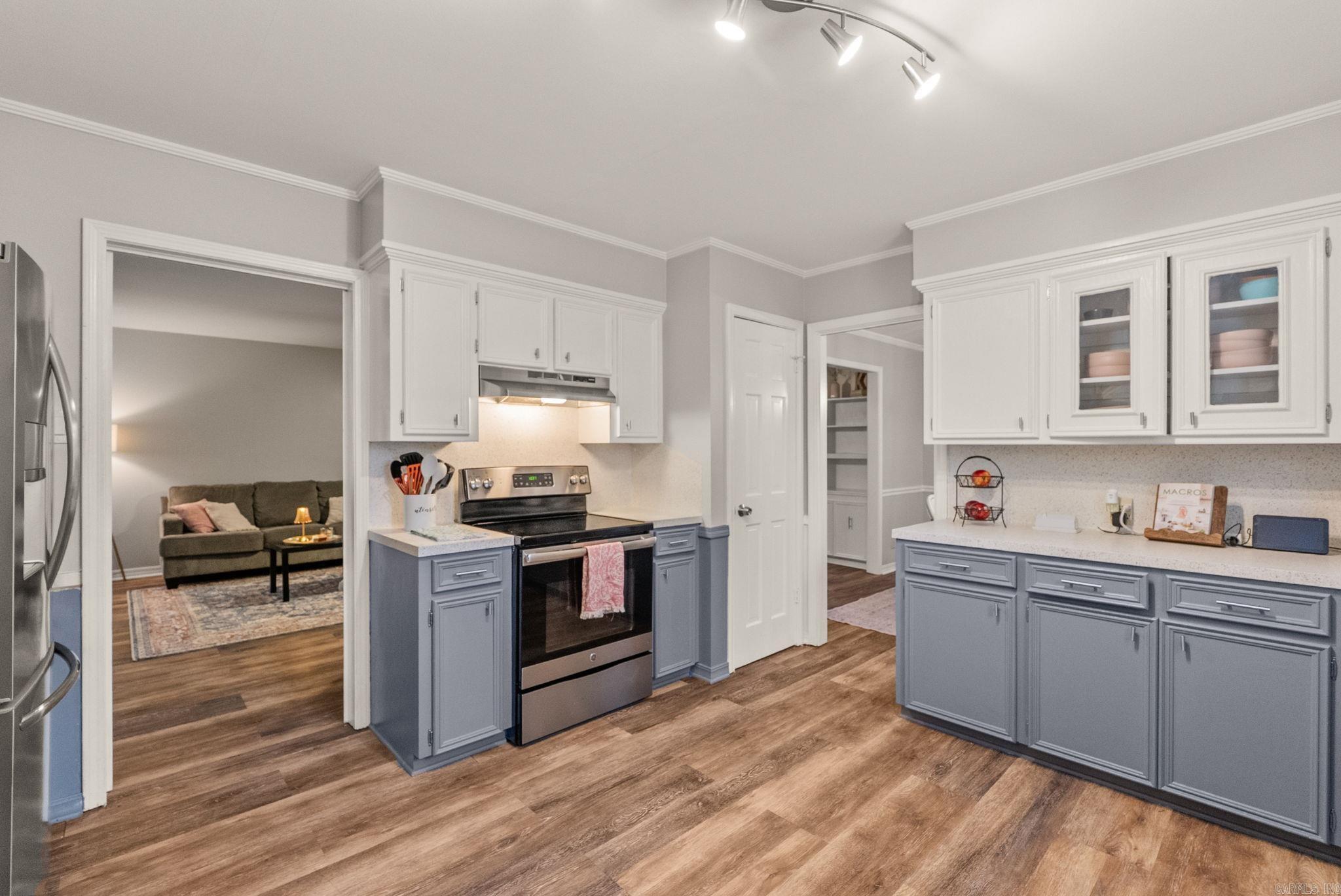 PARKWAY PLACE - Residential