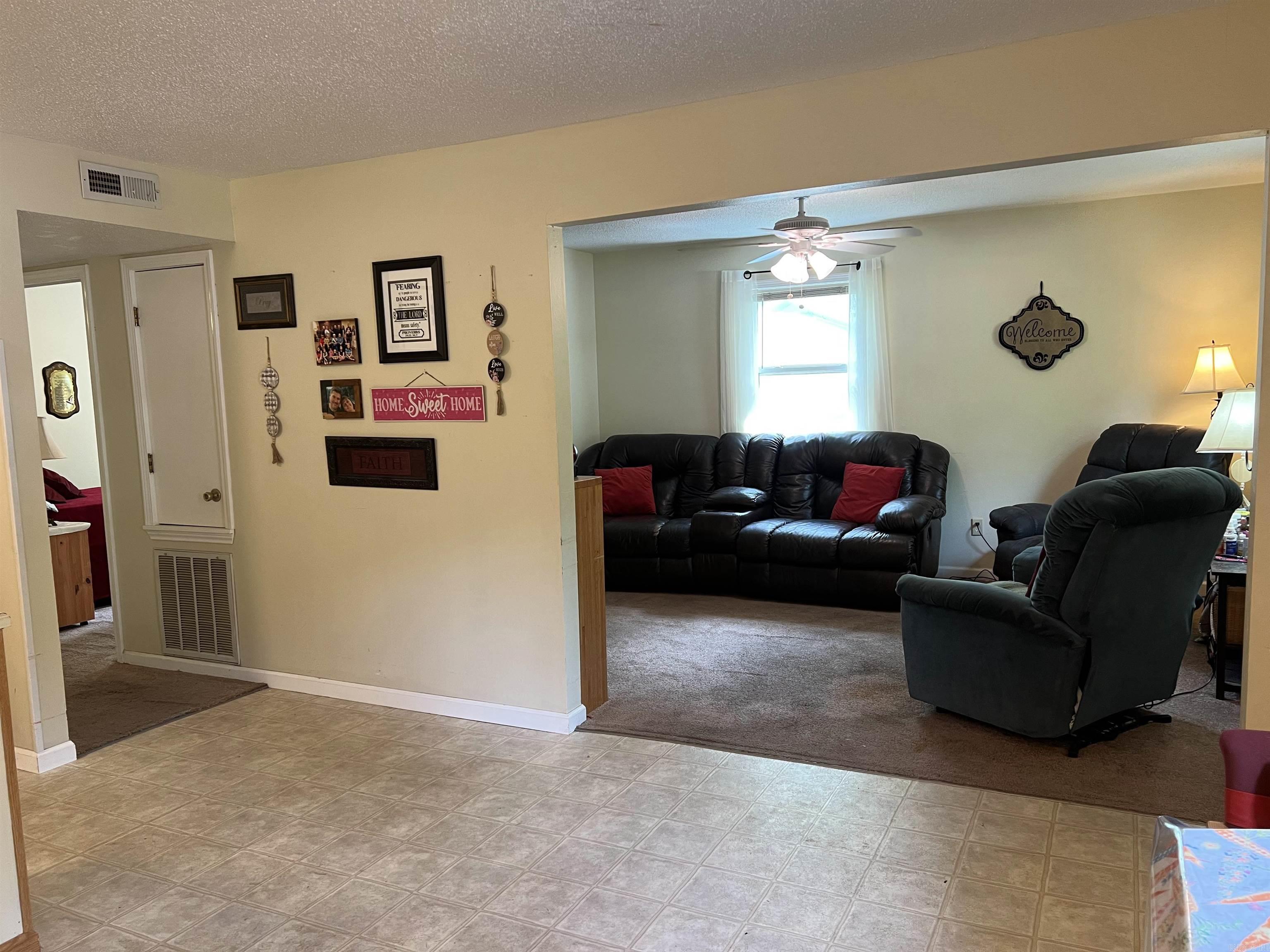 PRAIRIE OAKS SUB - Residential