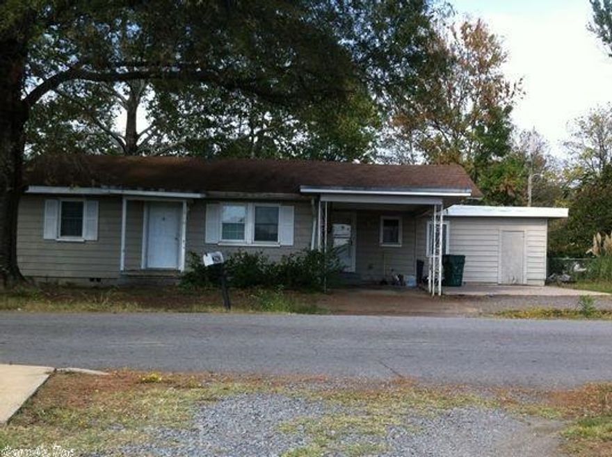 Home would be great for a rental property or first time home buyer. Very close to UCA and CBC, easy access to Dave Ward and I-40.