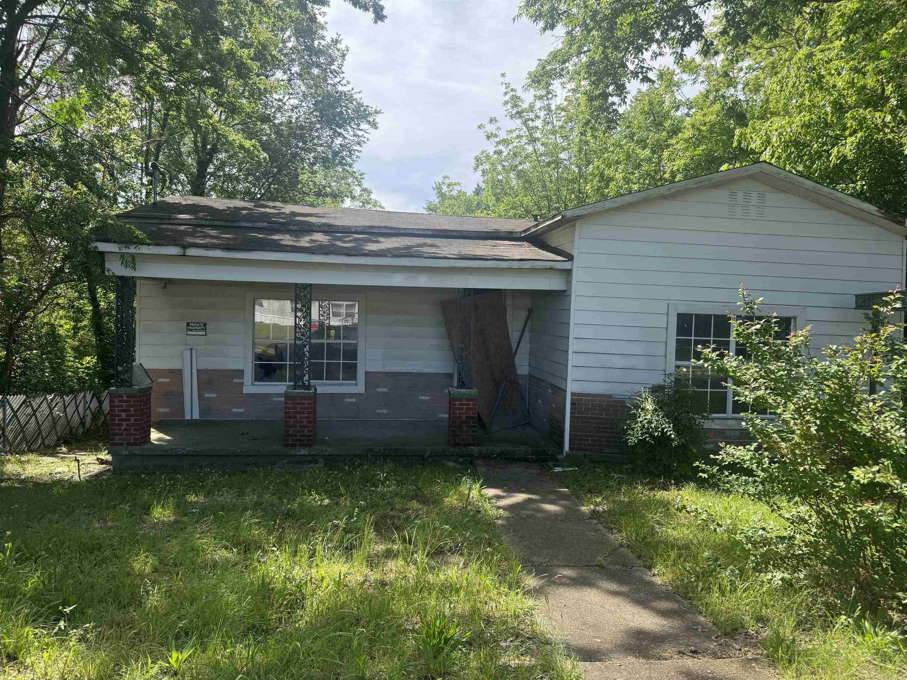 Amazing investor special located just minutes from the heart of coveted Downtown Hot Springs! This property is ideally situated near shopping, dining, outdoor recreation, Oaklawn Racing Casino Resort, and the areaās beautiful lakes, offering unbeatable convenience and endless potential. Sold as-is, this home presents a rare opportunity for renovation with a nearly blank canvas, making it perfect for investors, flippers, or anyone looking to create their dream space from the ground up. Whether you're envisioning a primary residence, vacation rental, or income-producing property, the possibilities make this a must-see. Donāt miss your chance to bring new life to a home in bustling Hot Springs, Arkansas!