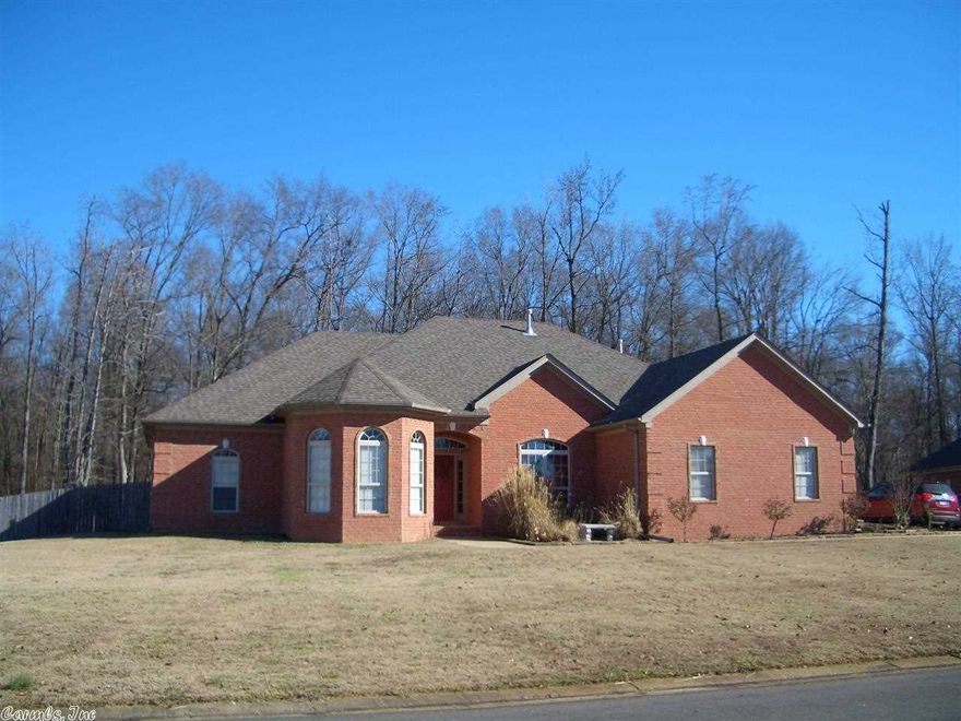 AWESOME OAK RIDGE RANCH ESTATES 4-bedroom, 2.5 bath brick home built in 2007 and just beautiful!  Luxurious master suite with gas-log FIREPLACE, jetted tub, walk-in shower & HUGE walk-in closet.  High ceilings, arched windows, corian counter tops & too many amenities to list.  2400E sq. ft. on almost an acre.  Must see to appreciate! Just minutes to base & freeway!