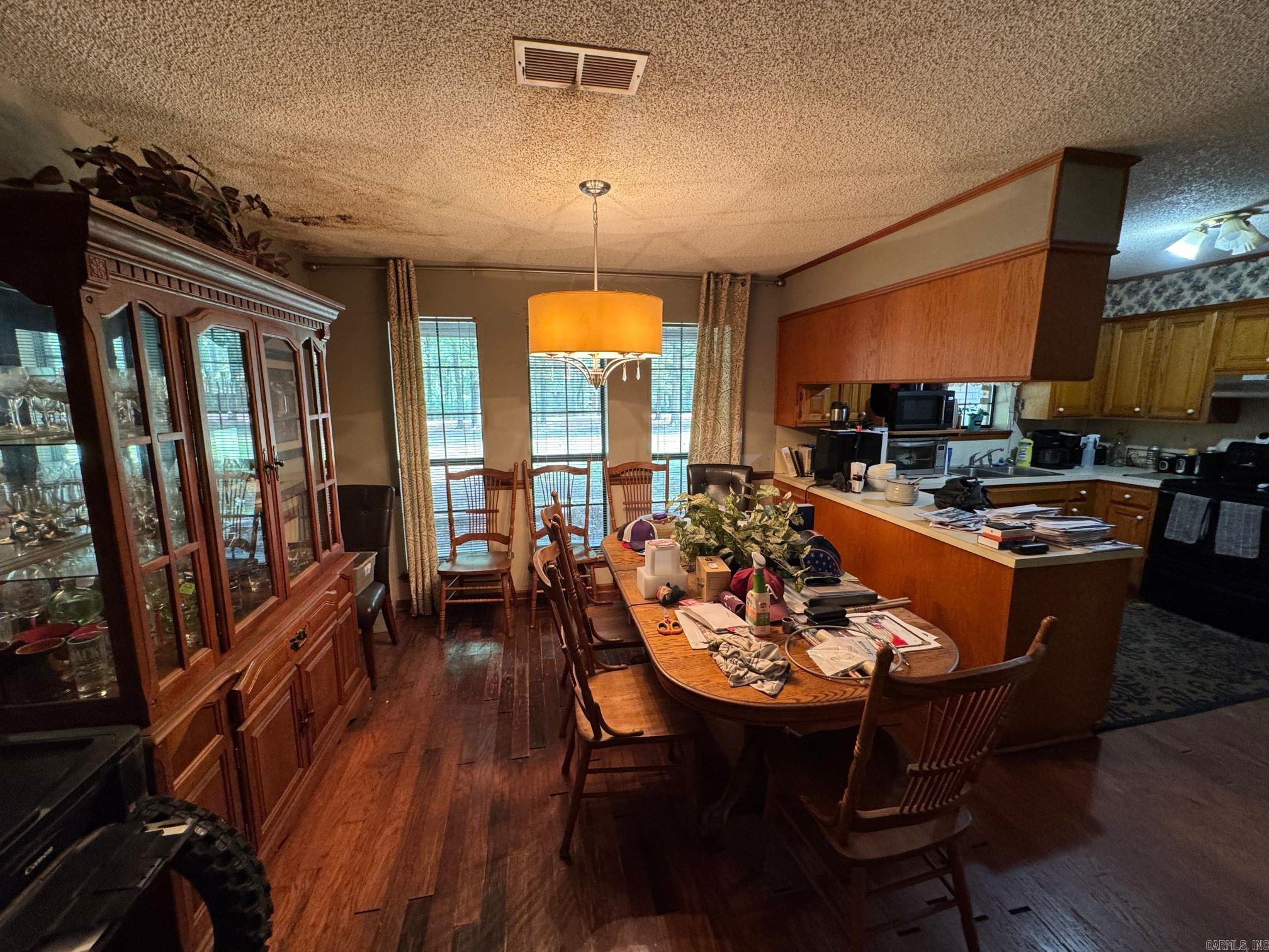 COUNTRY VILLAGE ESTATES - Residential