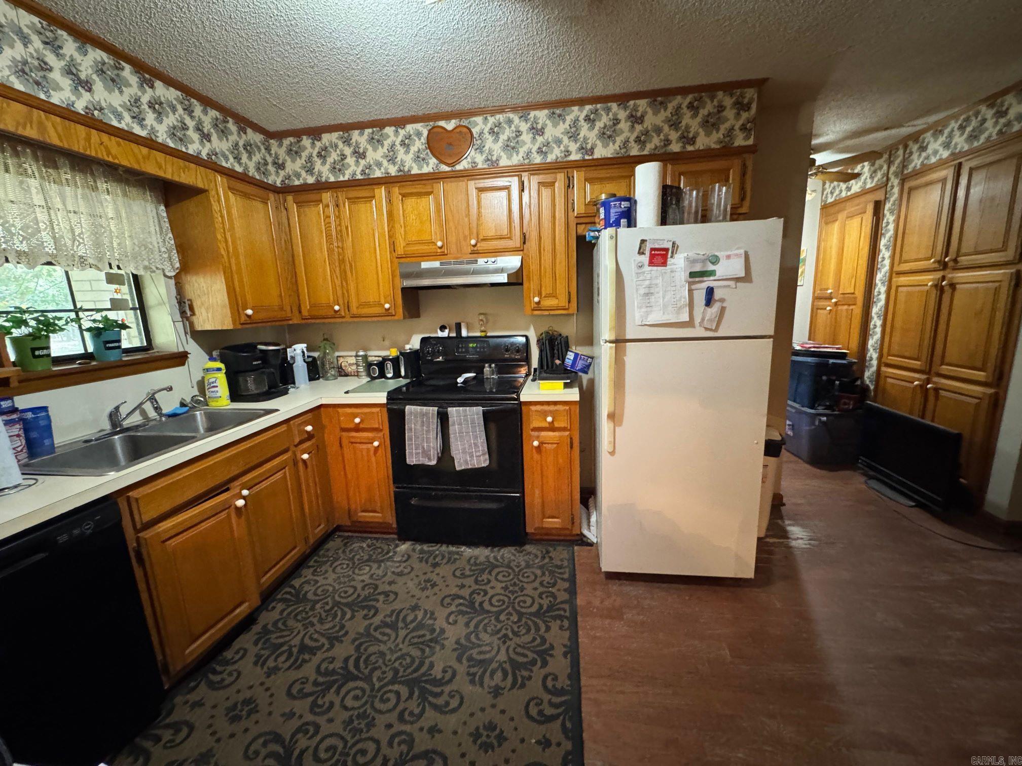 COUNTRY VILLAGE ESTATES - Residential