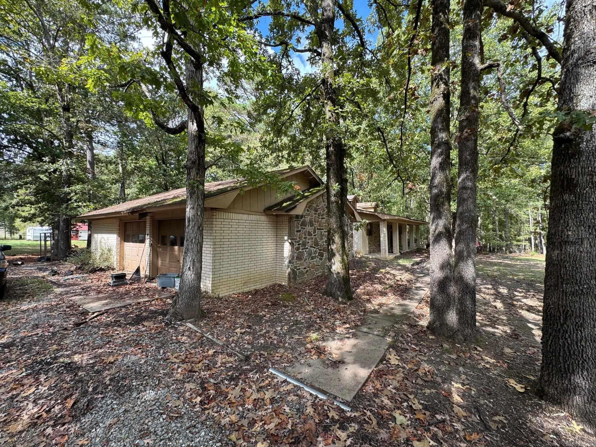 COUNTRY VILLAGE ESTATES - Residential