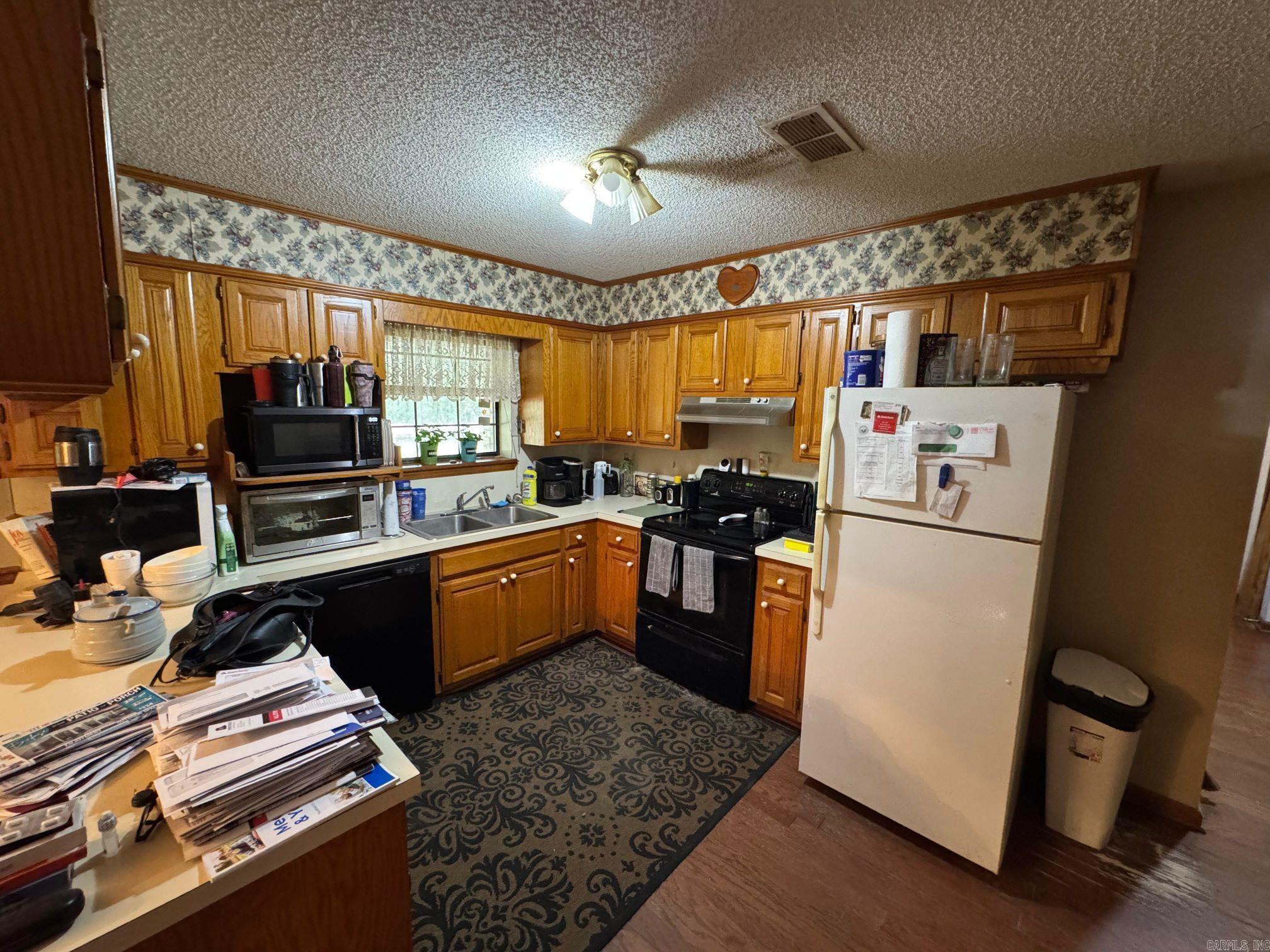 COUNTRY VILLAGE ESTATES - Residential