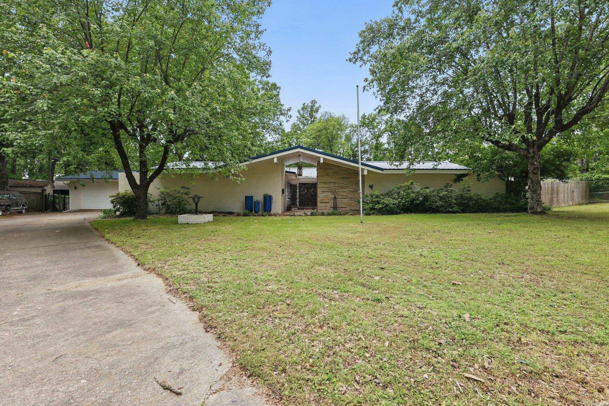 BRIARWOOD - Residential