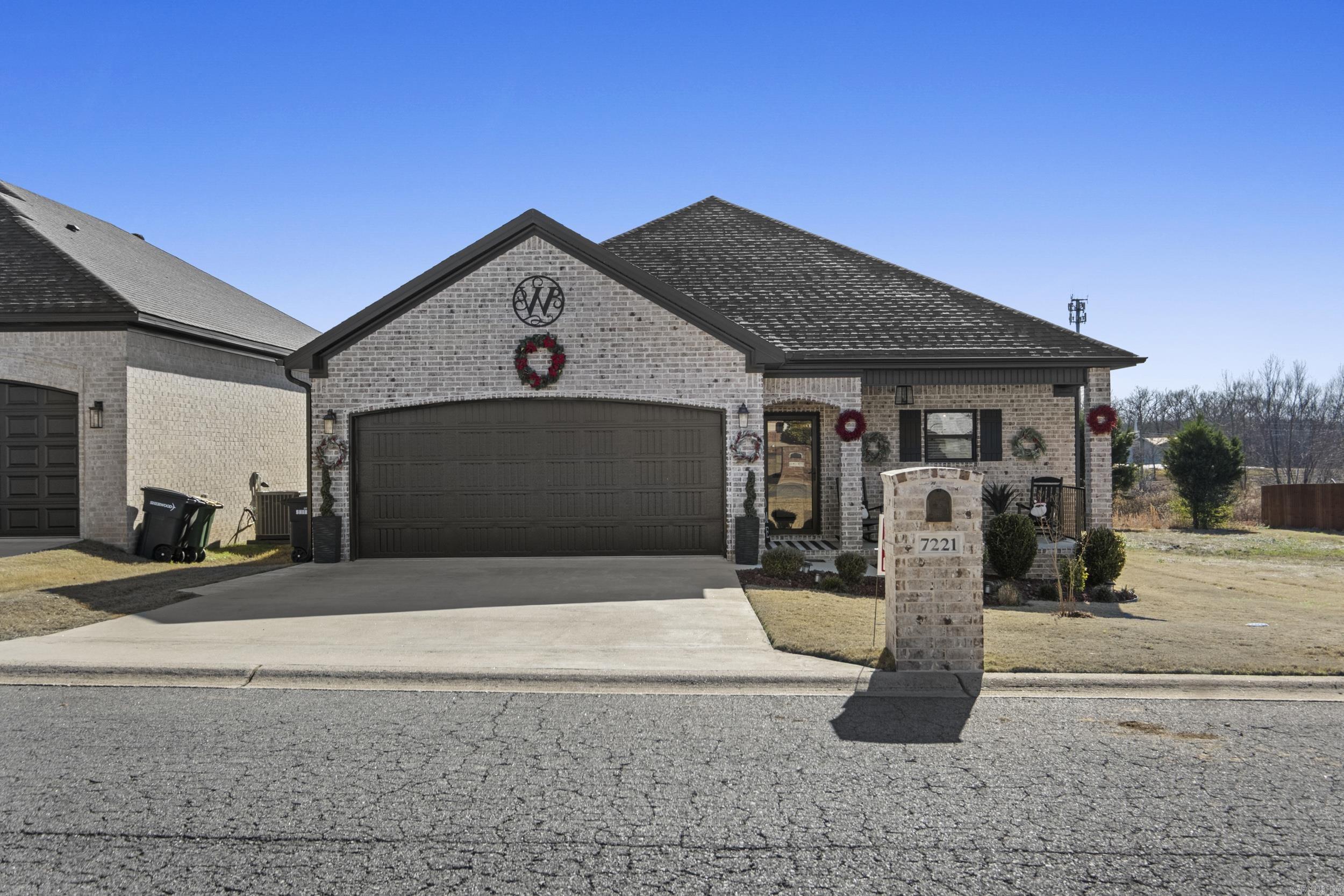 WANDERING RIDGE - Residential