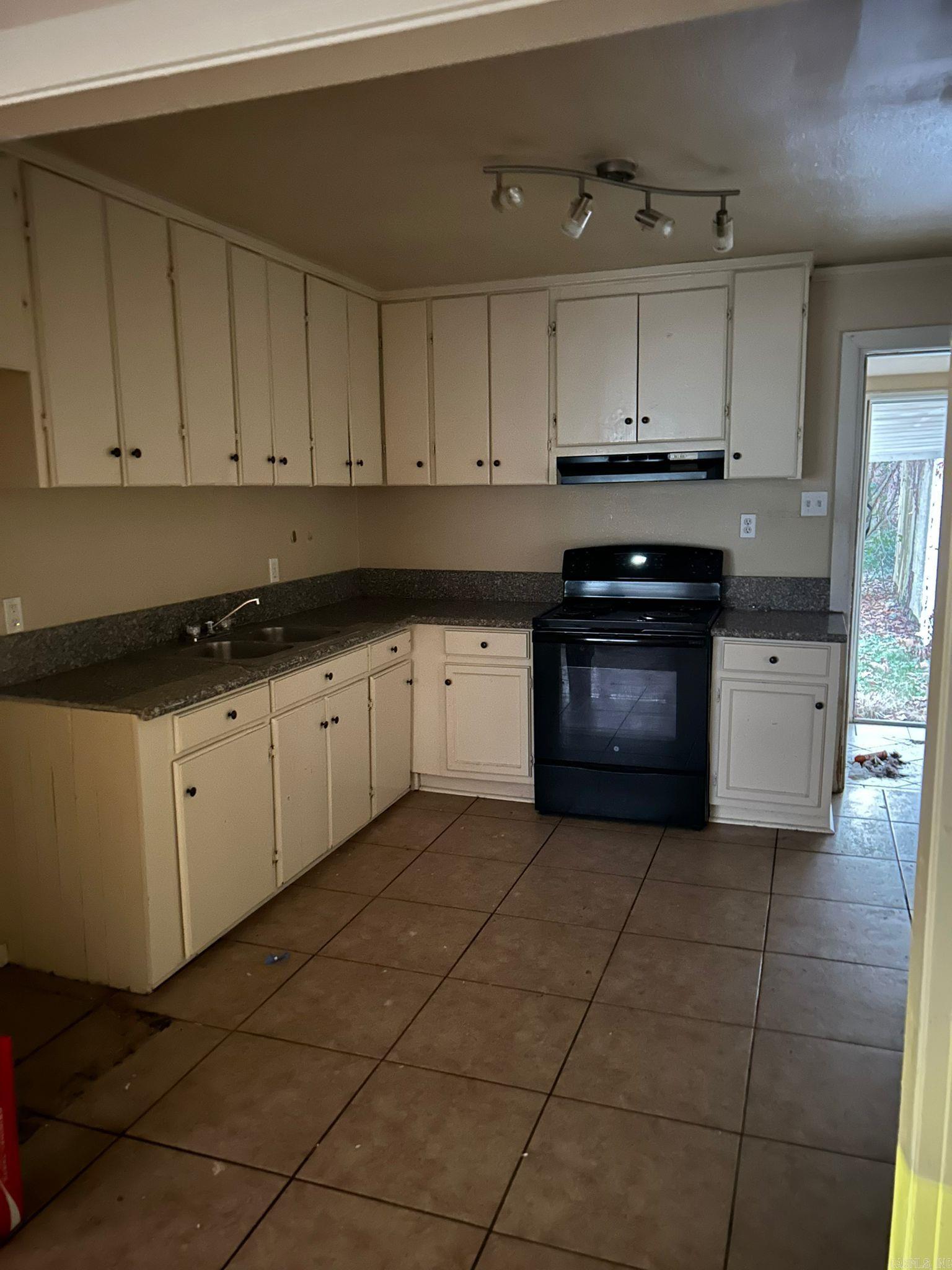 nil - Residential Lease