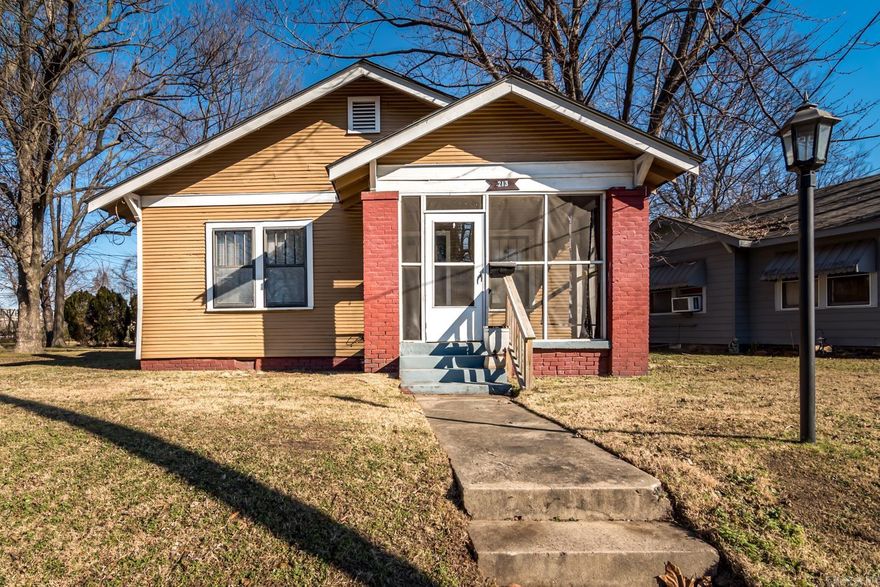 Adorable bungalow in the fabulous Argenta Historic District! Gorgeous original hardwoods!! Open floor plan offers 2BR, 1 full bath. The cozy den opens to the dining & kitchen. Spacious mud/laundry room w/ back door exit. Quiet, flat yard w/ extra half lot! Argenta is a close knit community & within walking distance of many wonderful downtown attractions-Simmons Arena, Dickey-Stephens Park, Melrose Park, Arkansas River, biking & walking trails, NLR trolley, food & fun and community events! SEE AGENT REMARKS!