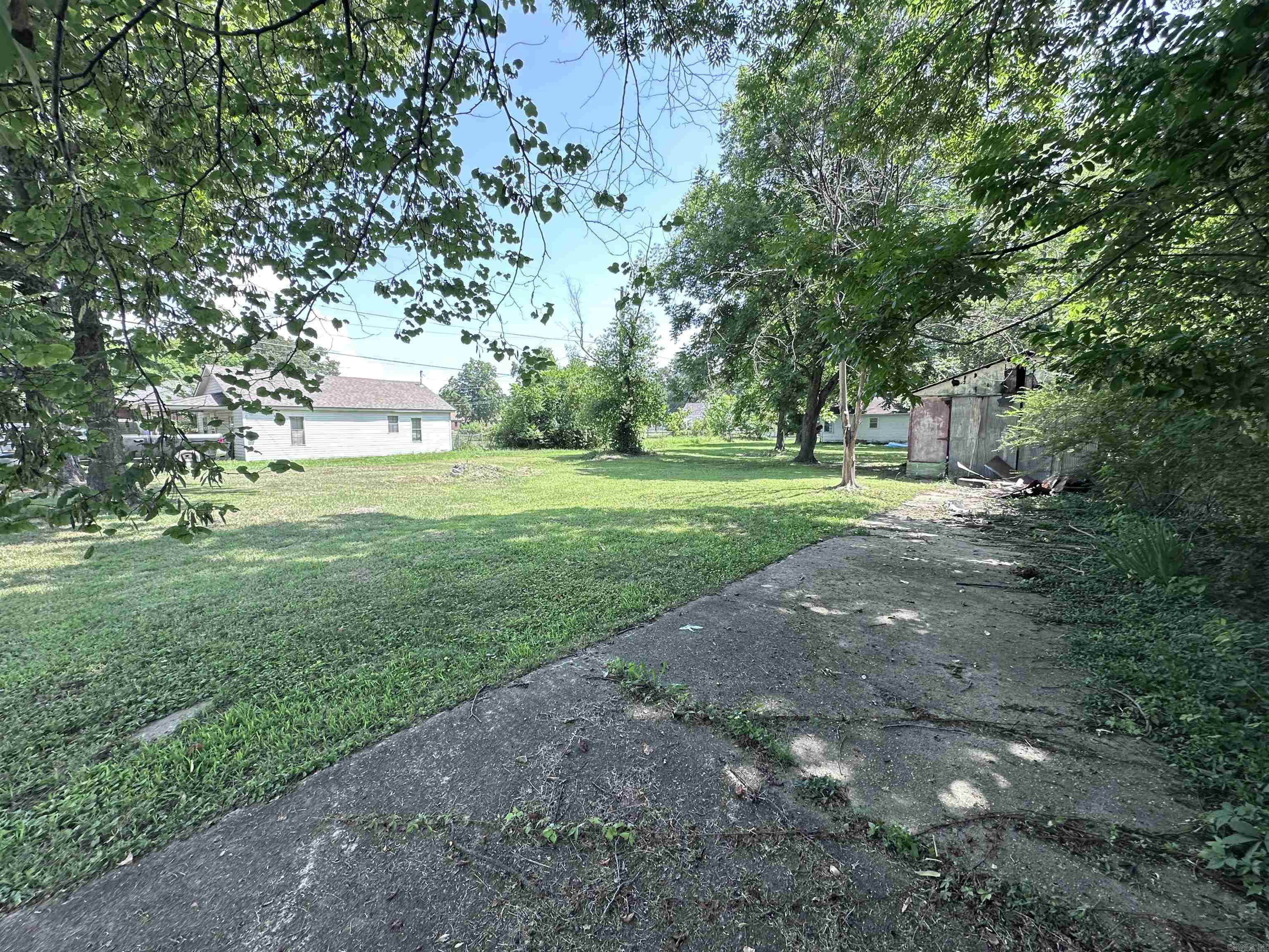 358 S Monroe St, Piggott, AR 72454 0.24 Acres - $8,500 Affordable 0.24-acre lot in a quiet residential area of Piggott. Ideal for building a home or holding as an investment. City utilities available nearby with paved road access. Convenient location close to schools, shops, and parks. Priced to sell don't miss this opportunity!