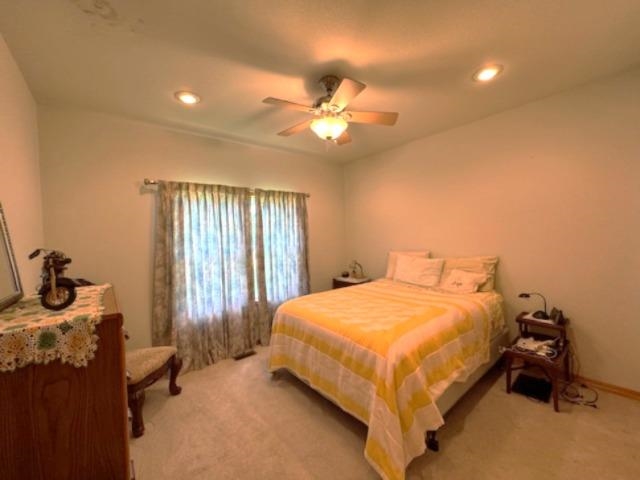 RIVER SIDE MEADOWS - Residential