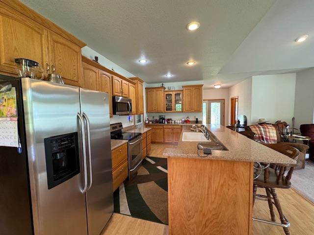 RIVER SIDE MEADOWS - Residential