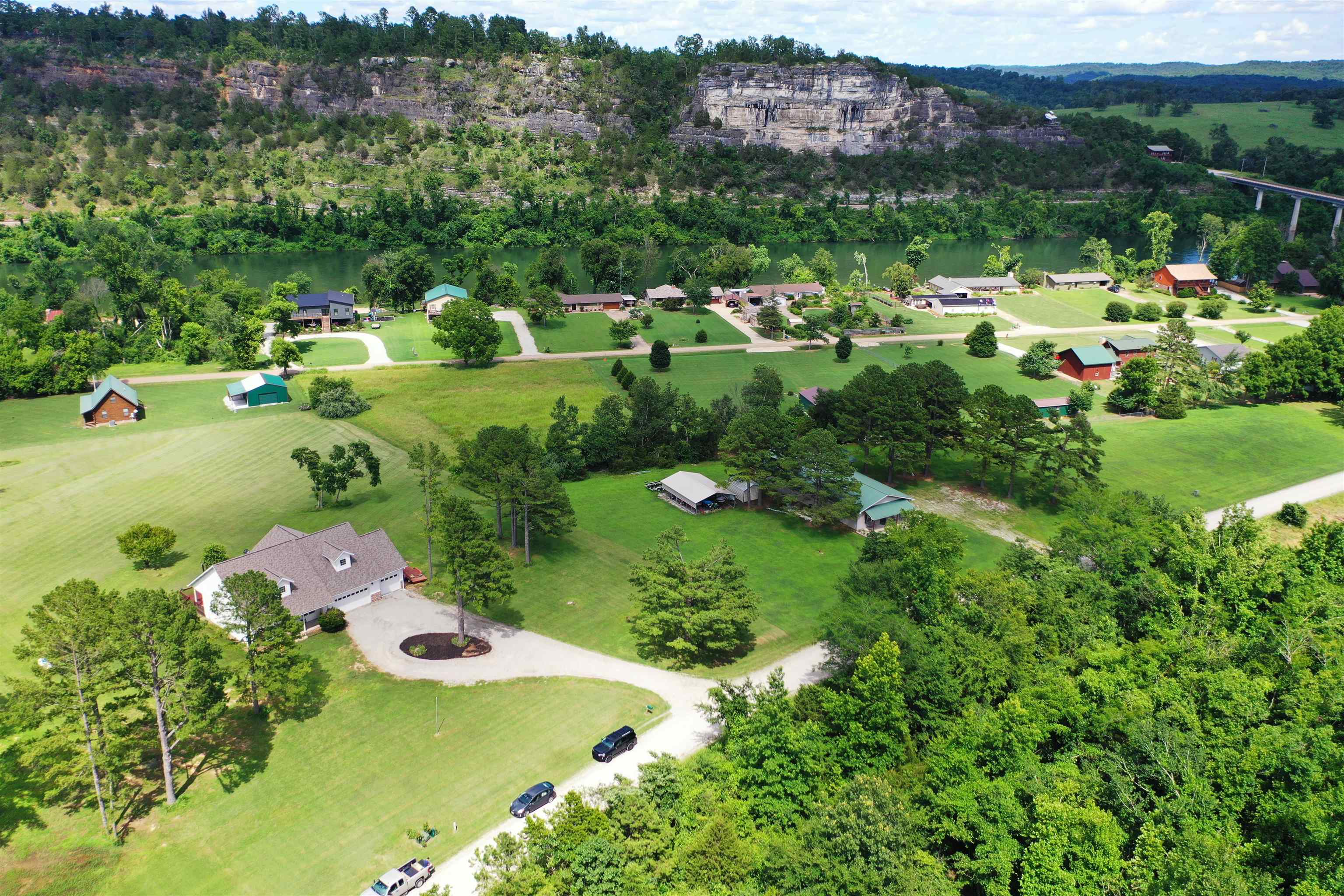 RIVER SIDE MEADOWS - Residential