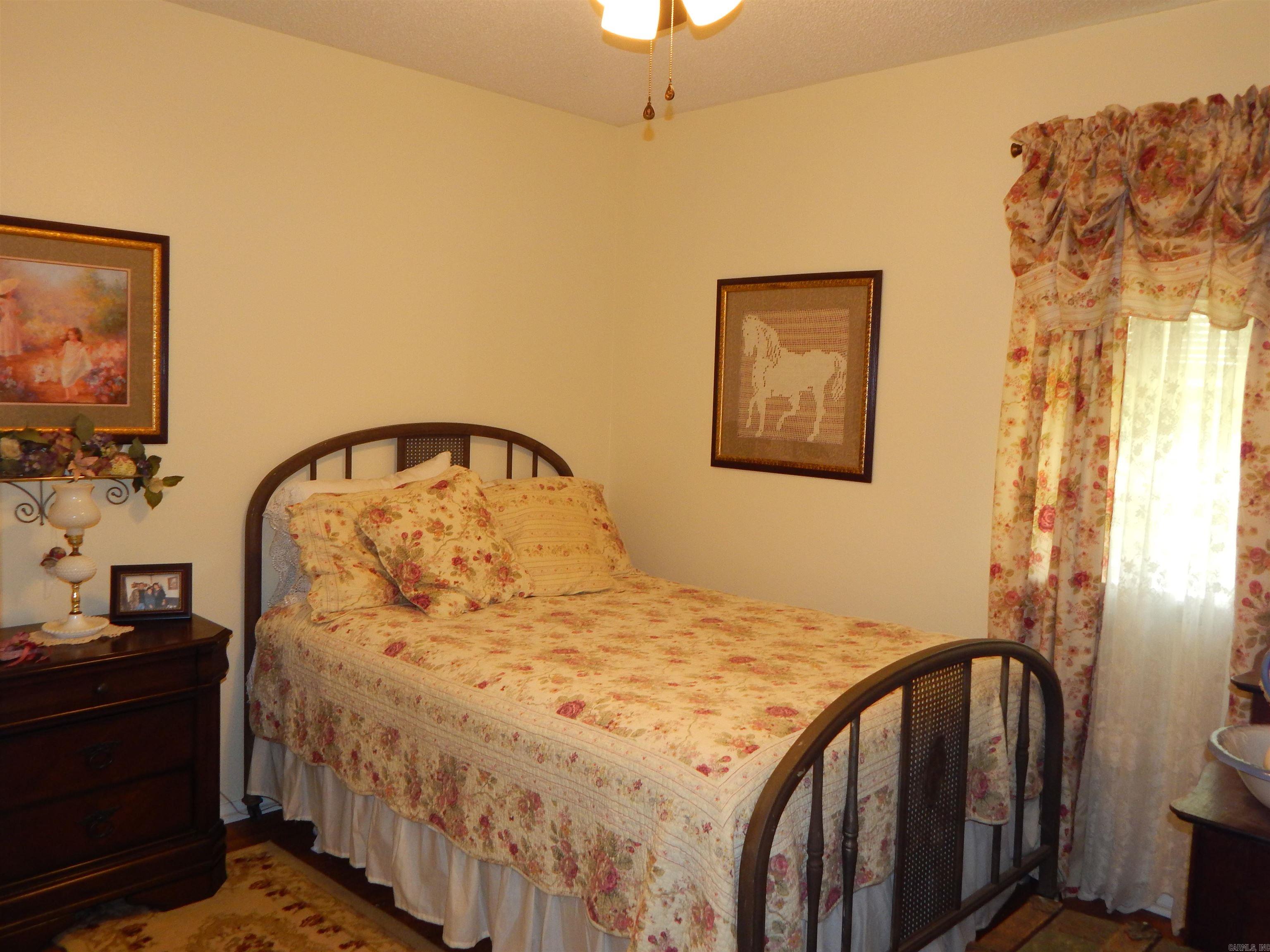 VALLEY OAKS - Residential